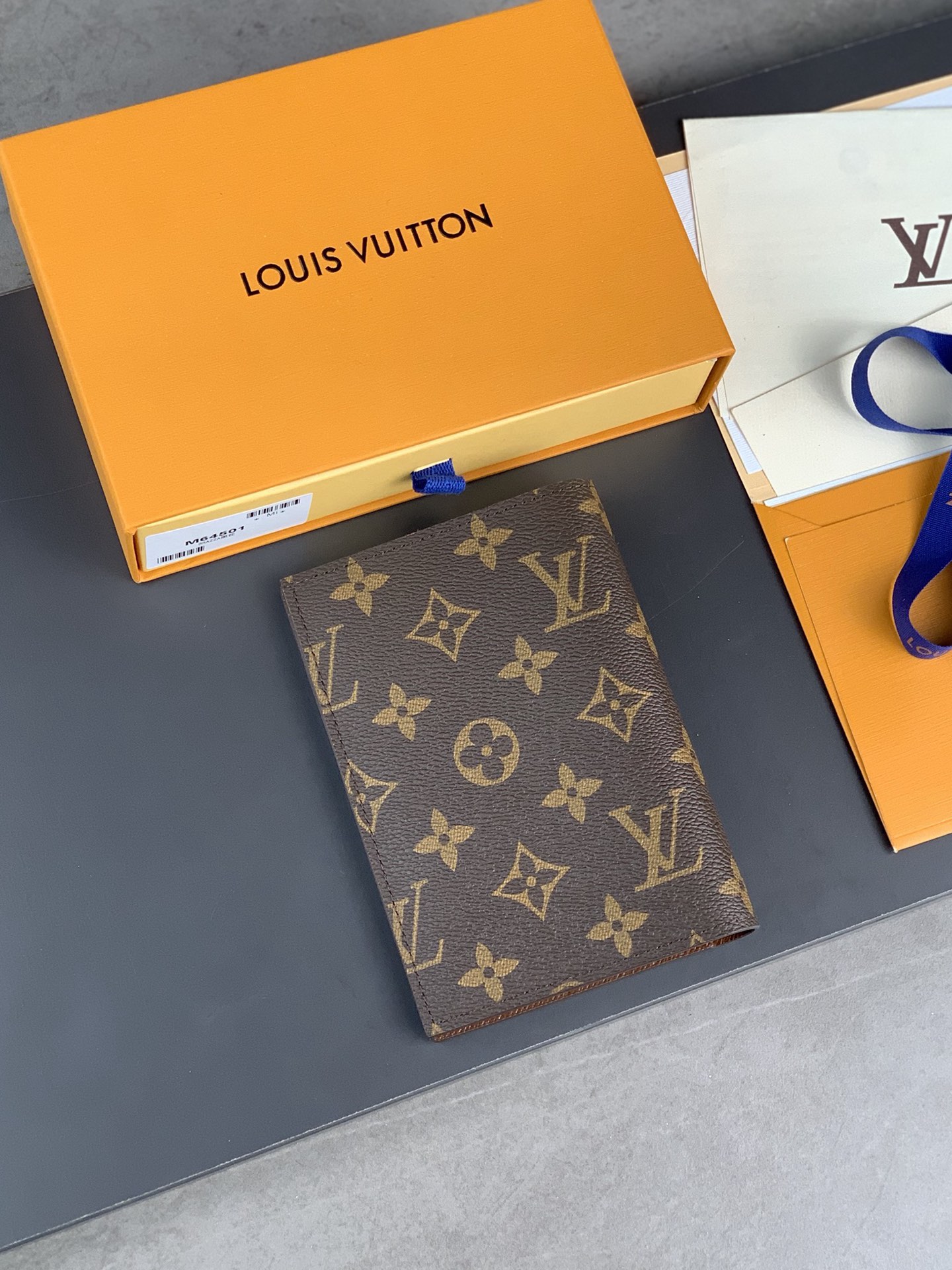 LV 루이비통 여권 케이스 여권지갑 지갑