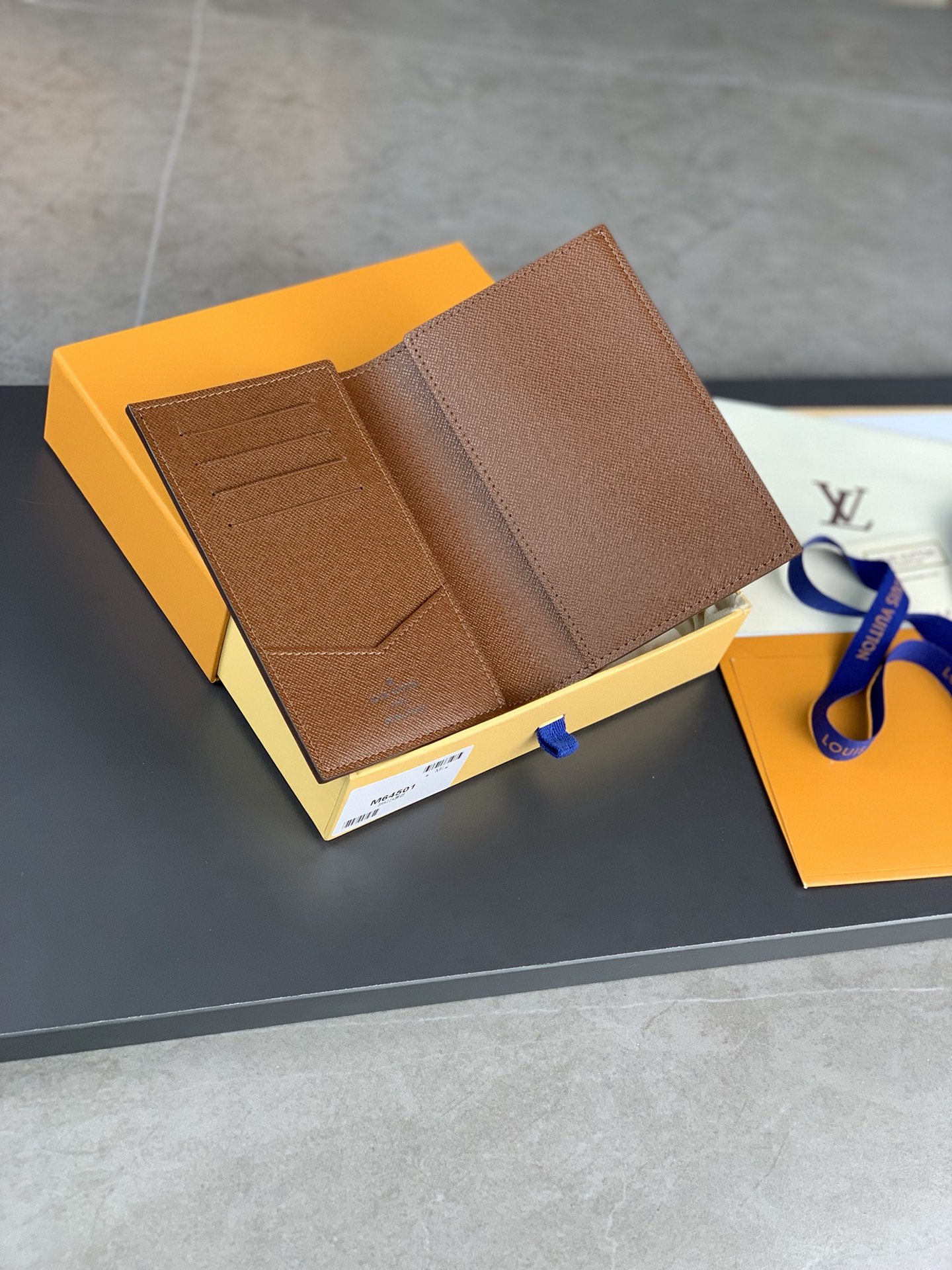 LV 루이비통 여권 케이스 여권지갑 지갑