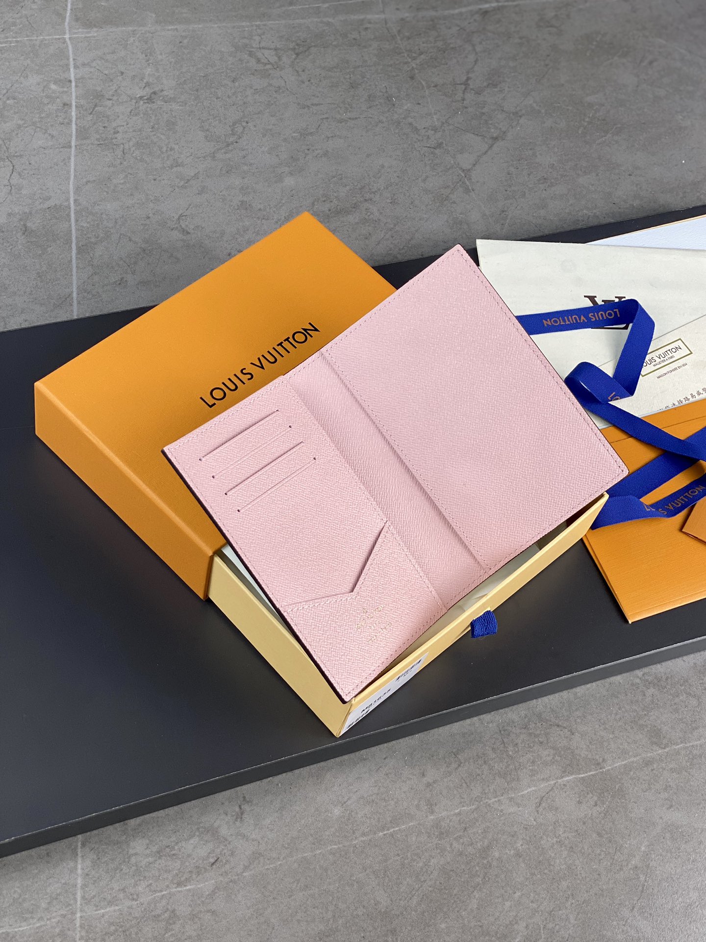 LV 루이비통 여권 케이스 여권지갑 지갑