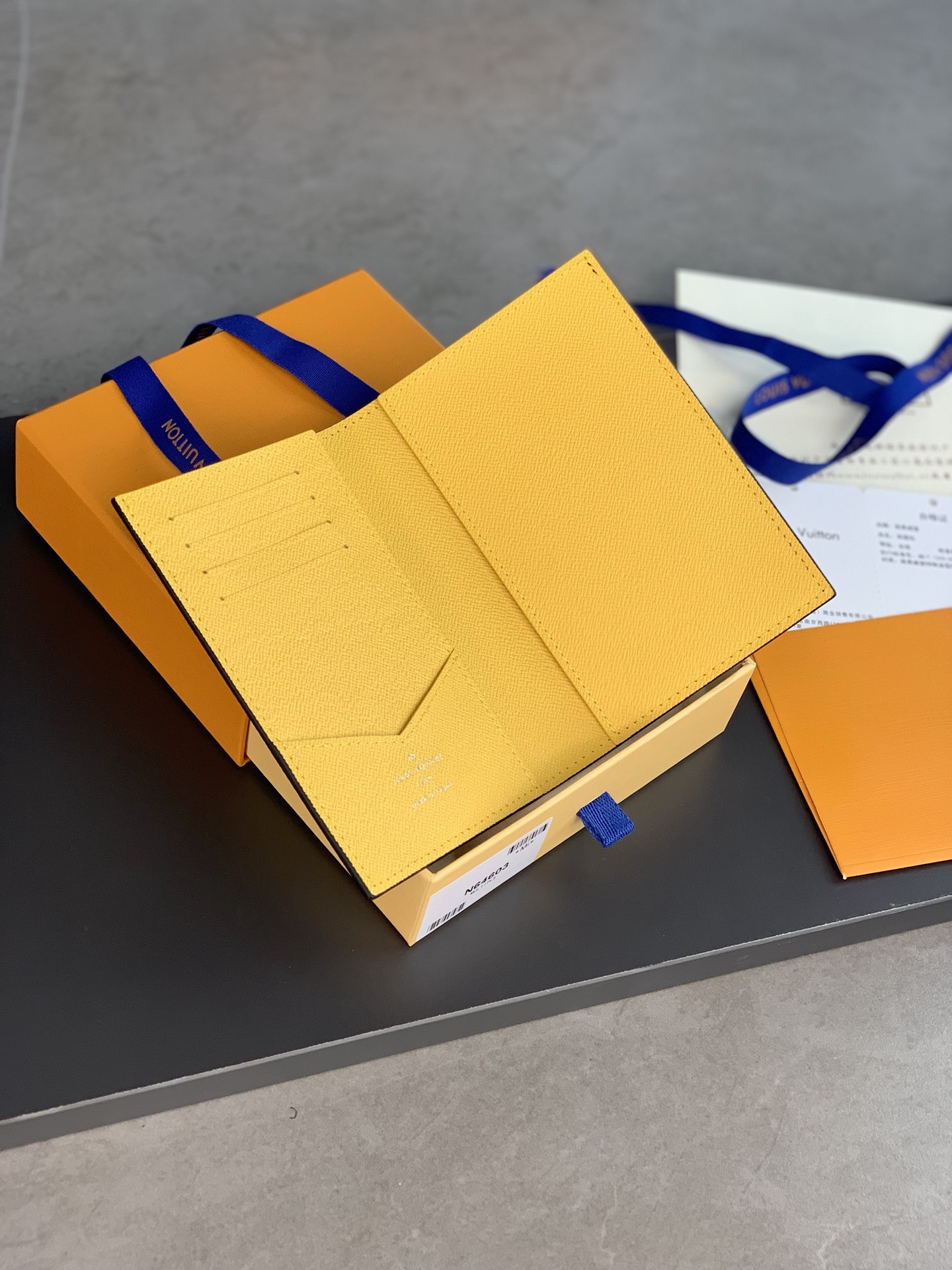 LV 루이비통 여권 케이스 여권지갑 지갑