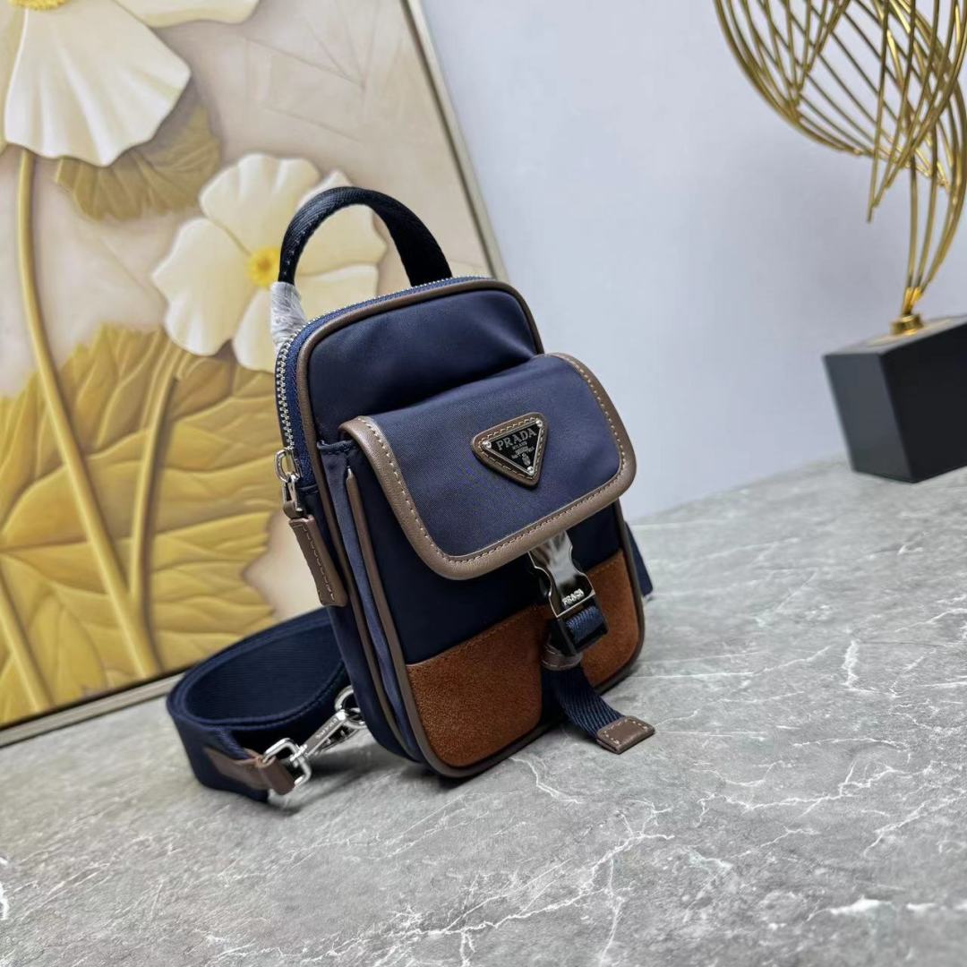 PRADA 프라다 핸드폰 파우츠 슬링백 크로스백 가방