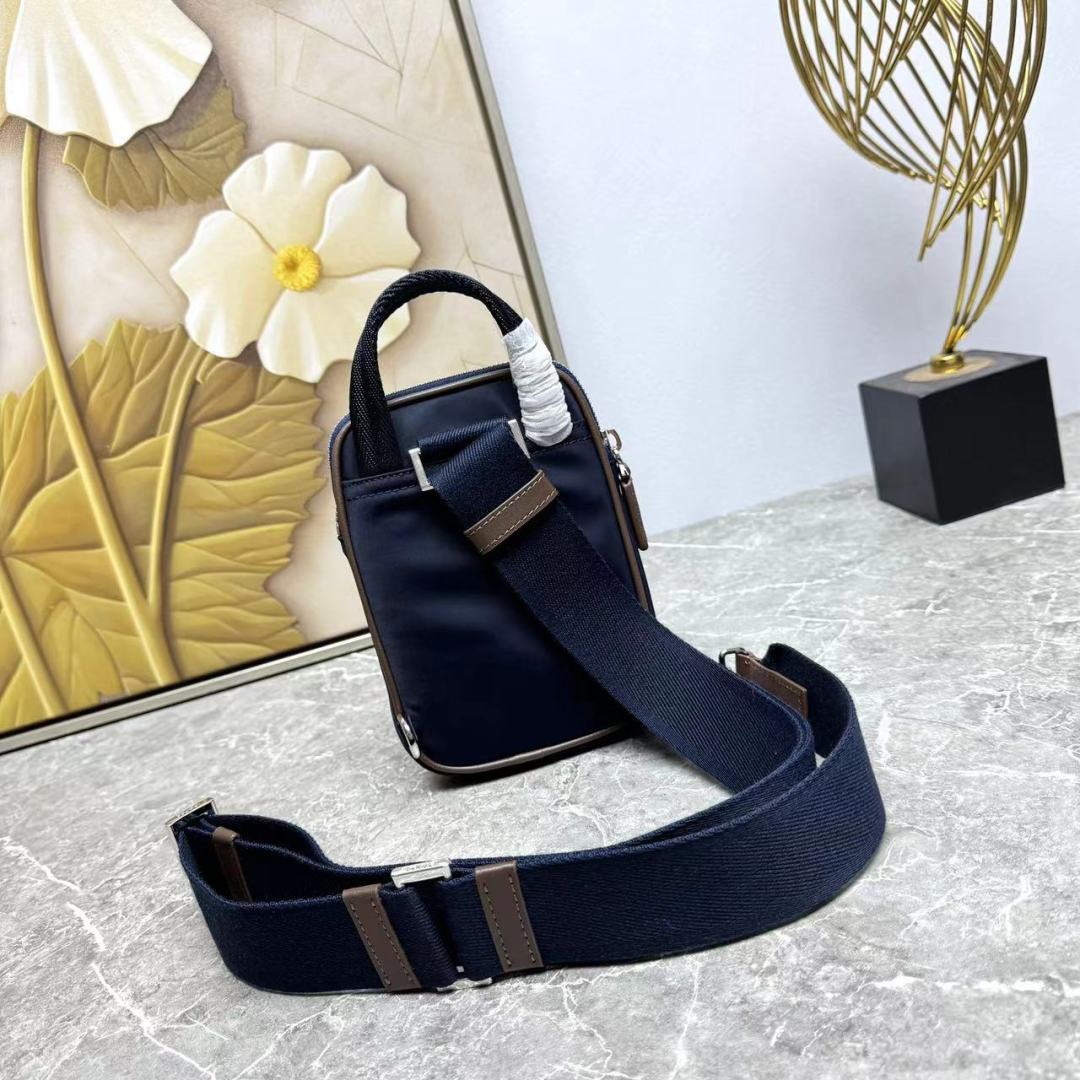 PRADA 프라다 핸드폰 파우츠 슬링백 크로스백 가방