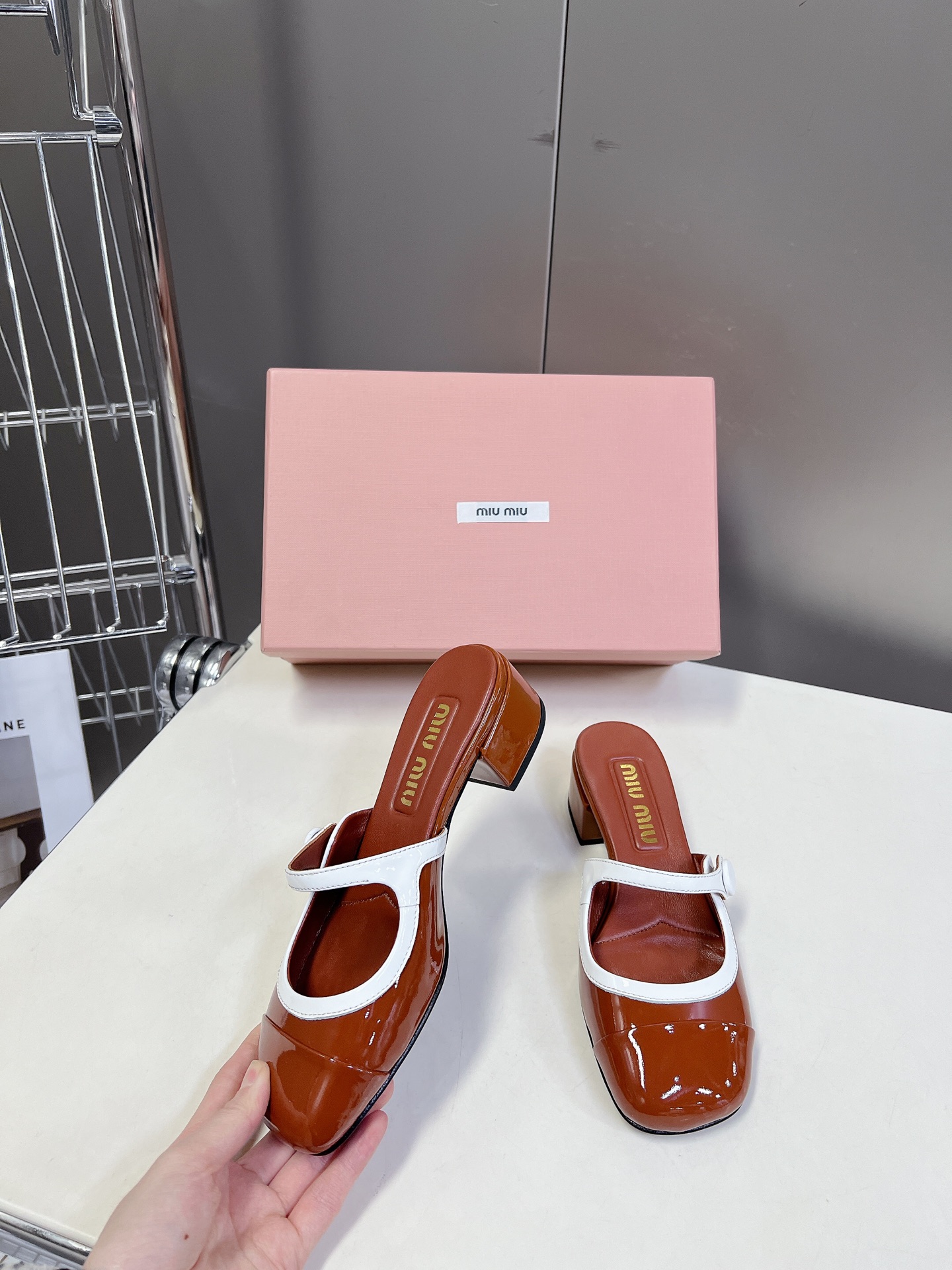 miumiu 미우미우 페이던트 가죽 펌프스 뮬 슬리퍼 샌들 여성 구두 신발