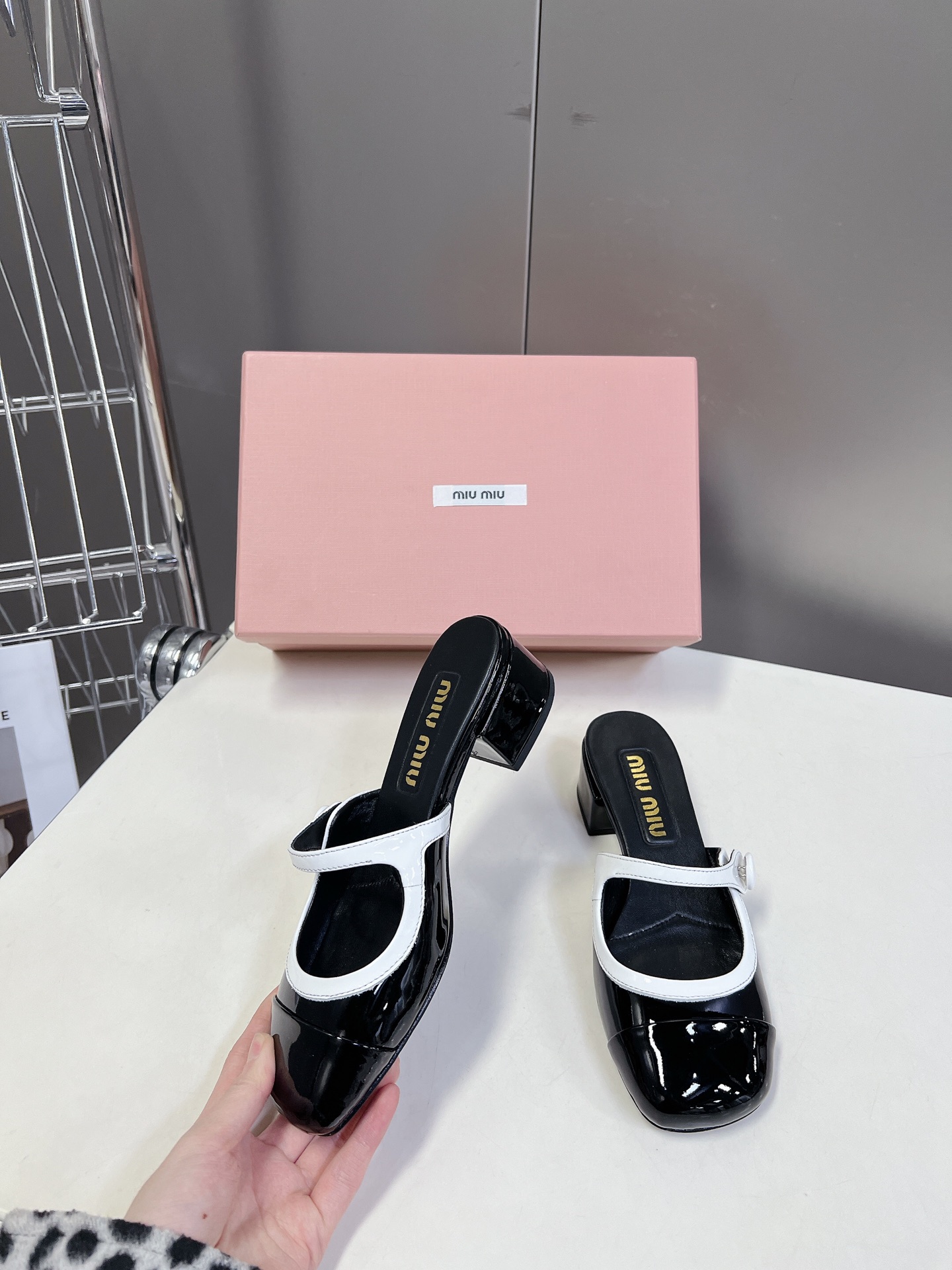 miumiu 미우미우 페이던트 가죽 펌프스 뮬 슬리퍼 샌들 여성 구두 신발