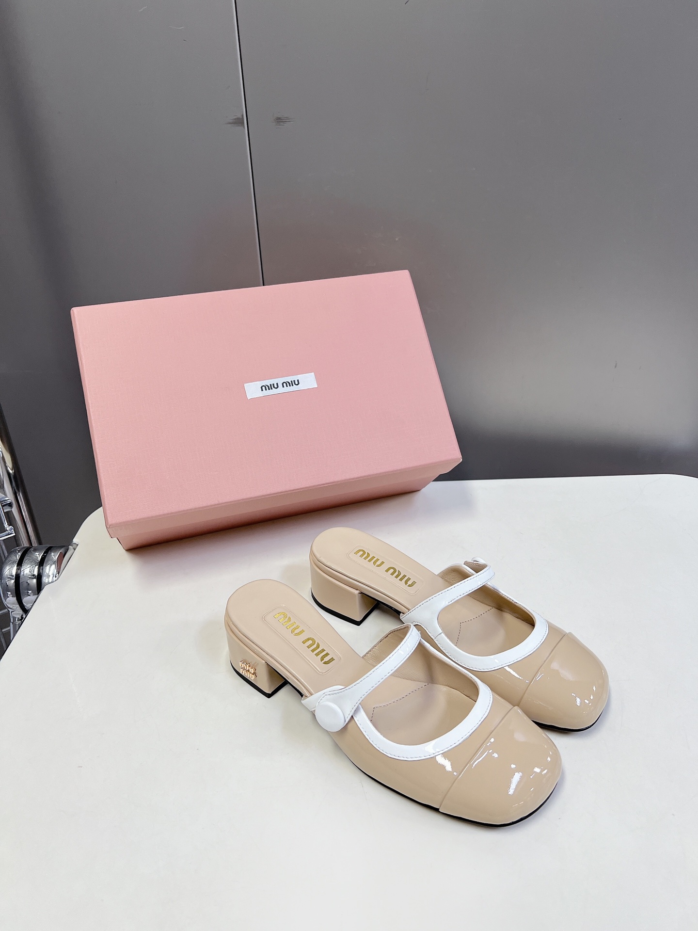 miumiu 미우미우 페이던트 가죽 펌프스 뮬 슬리퍼 샌들 여성 구두 신발