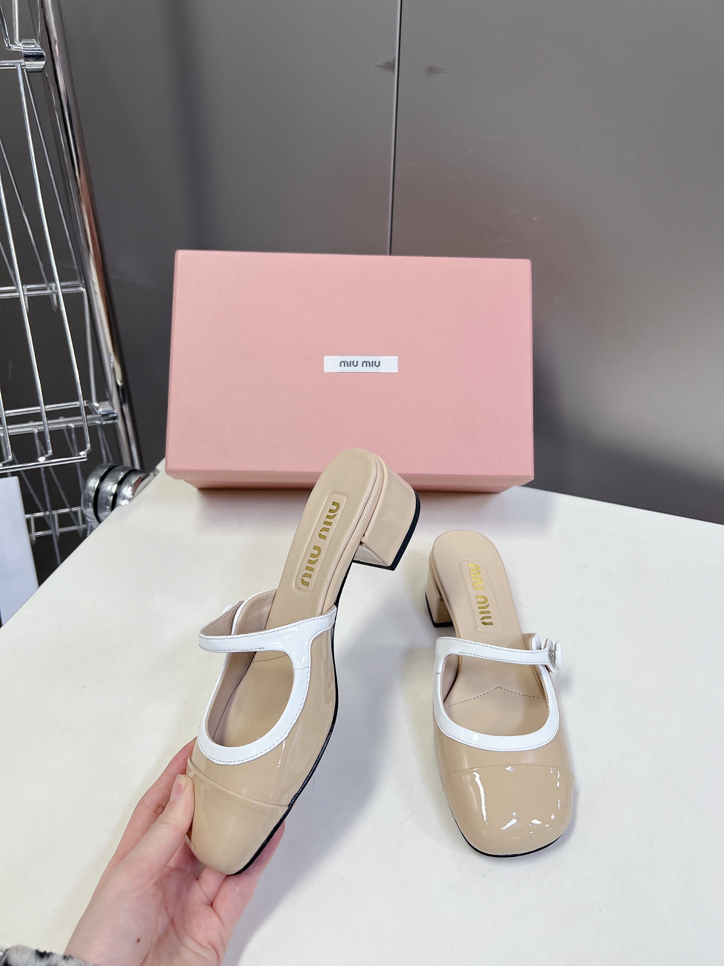 miumiu 미우미우 페이던트 가죽 펌프스 뮬 슬리퍼 샌들 여성 구두 신발