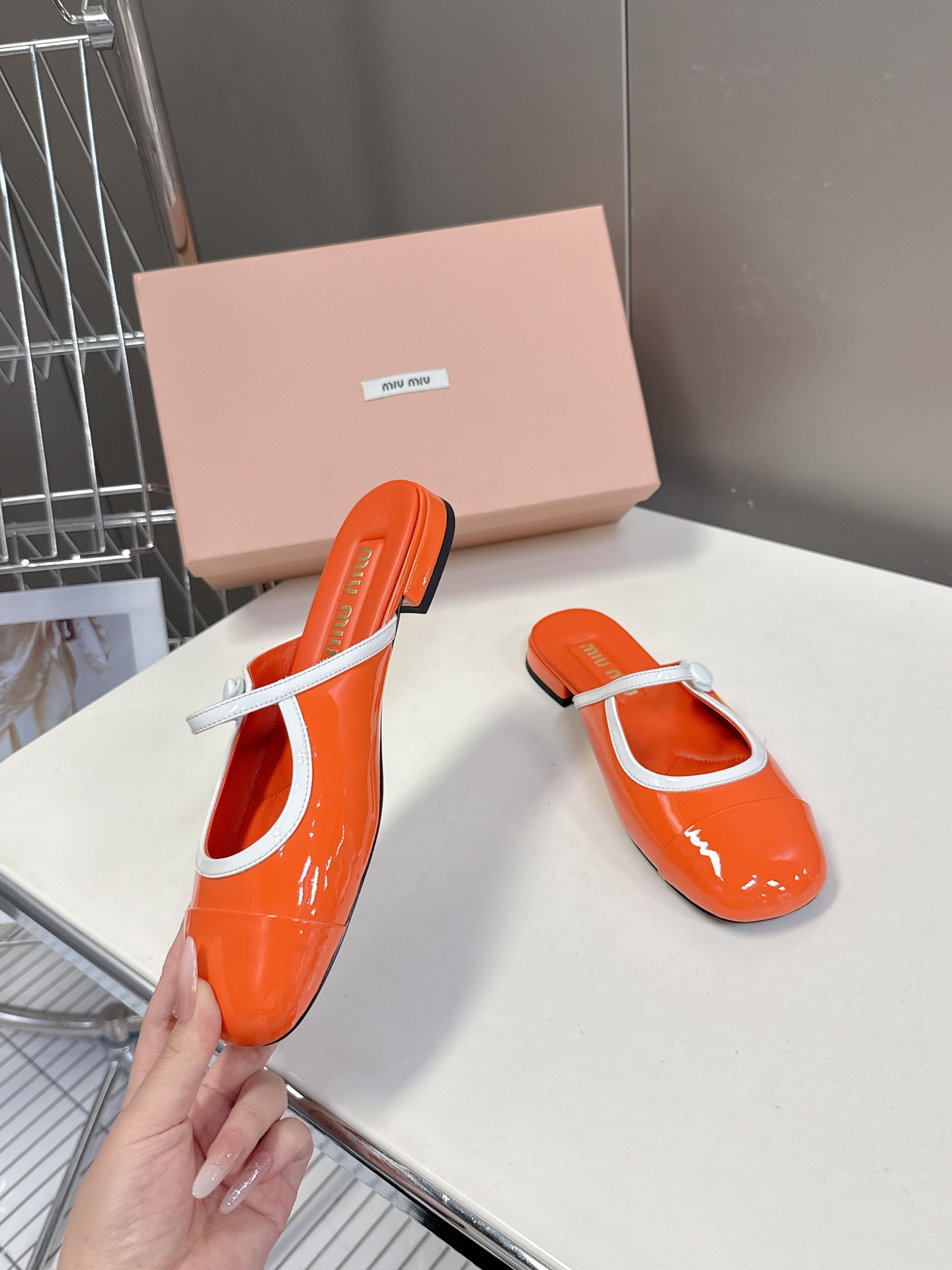 miumiu 미우미우 페이던트 가죽 펌프스 뮬 슬리퍼 샌들 여성 구두 신발