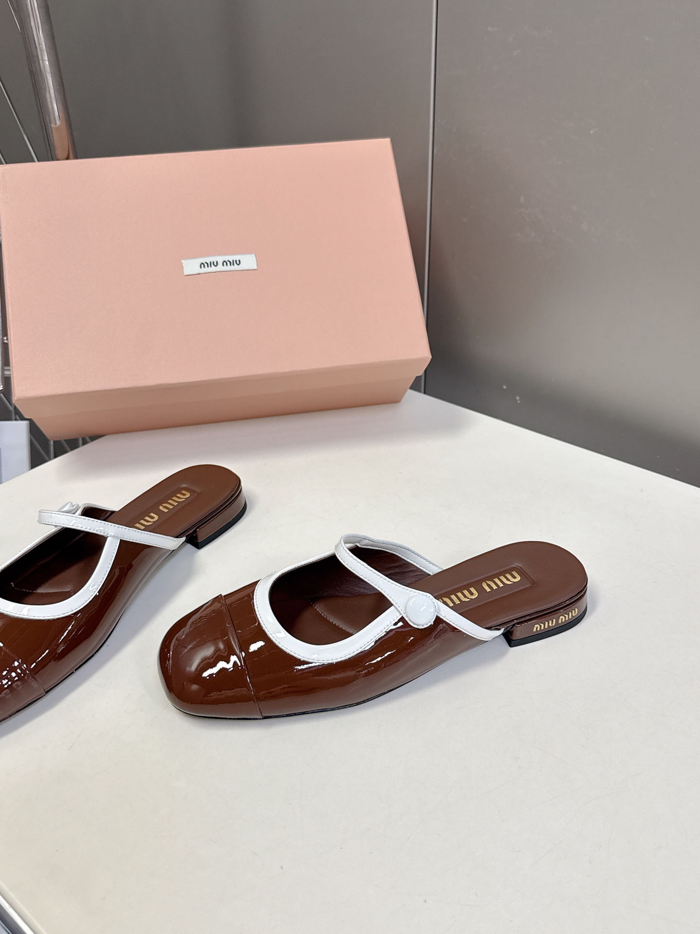 miumiu 미우미우 페이던트 가죽 펌프스 뮬 슬리퍼 샌들 여성 구두 신발