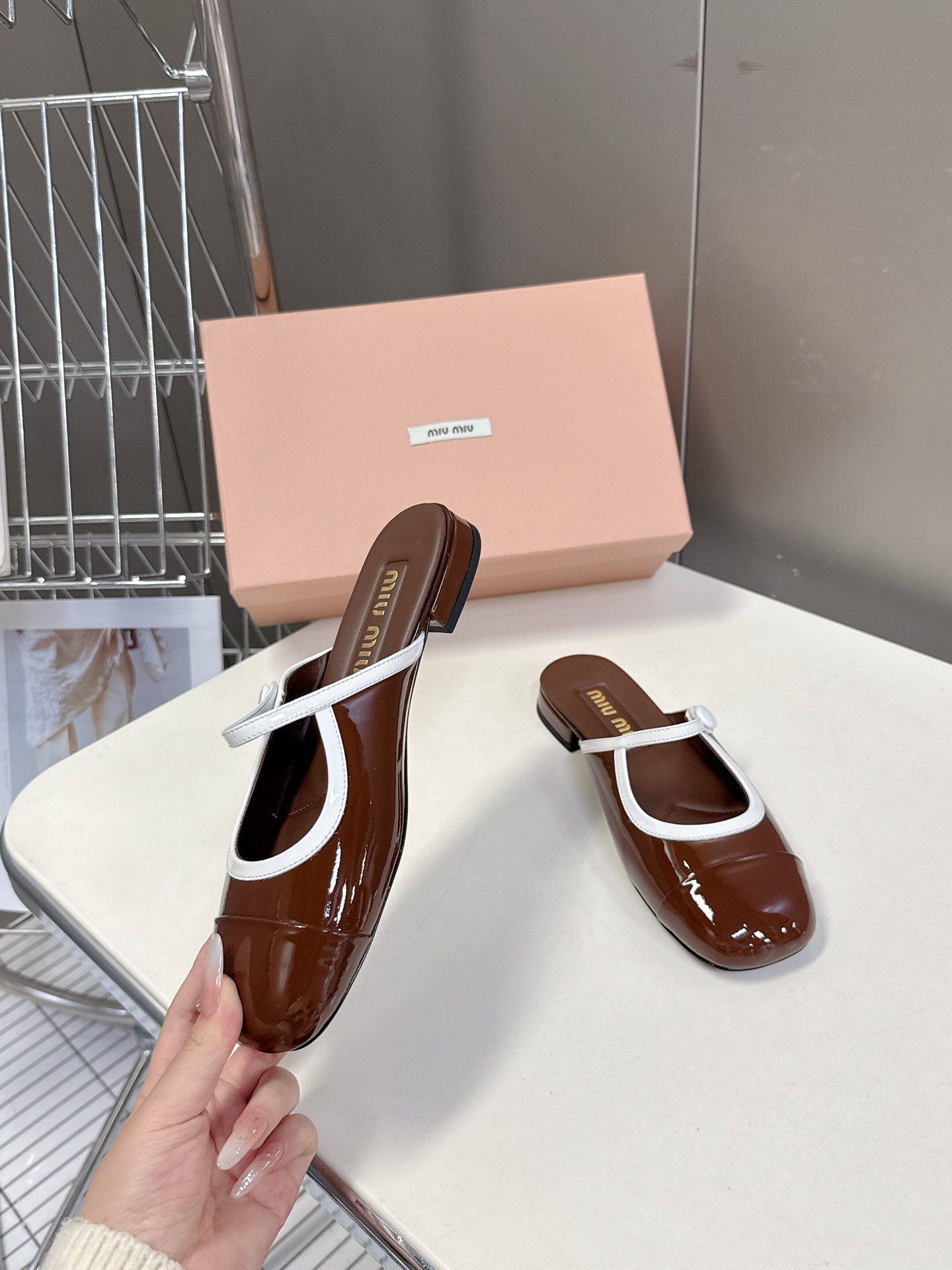 miumiu 미우미우 페이던트 가죽 펌프스 뮬 슬리퍼 샌들 여성 구두 신발