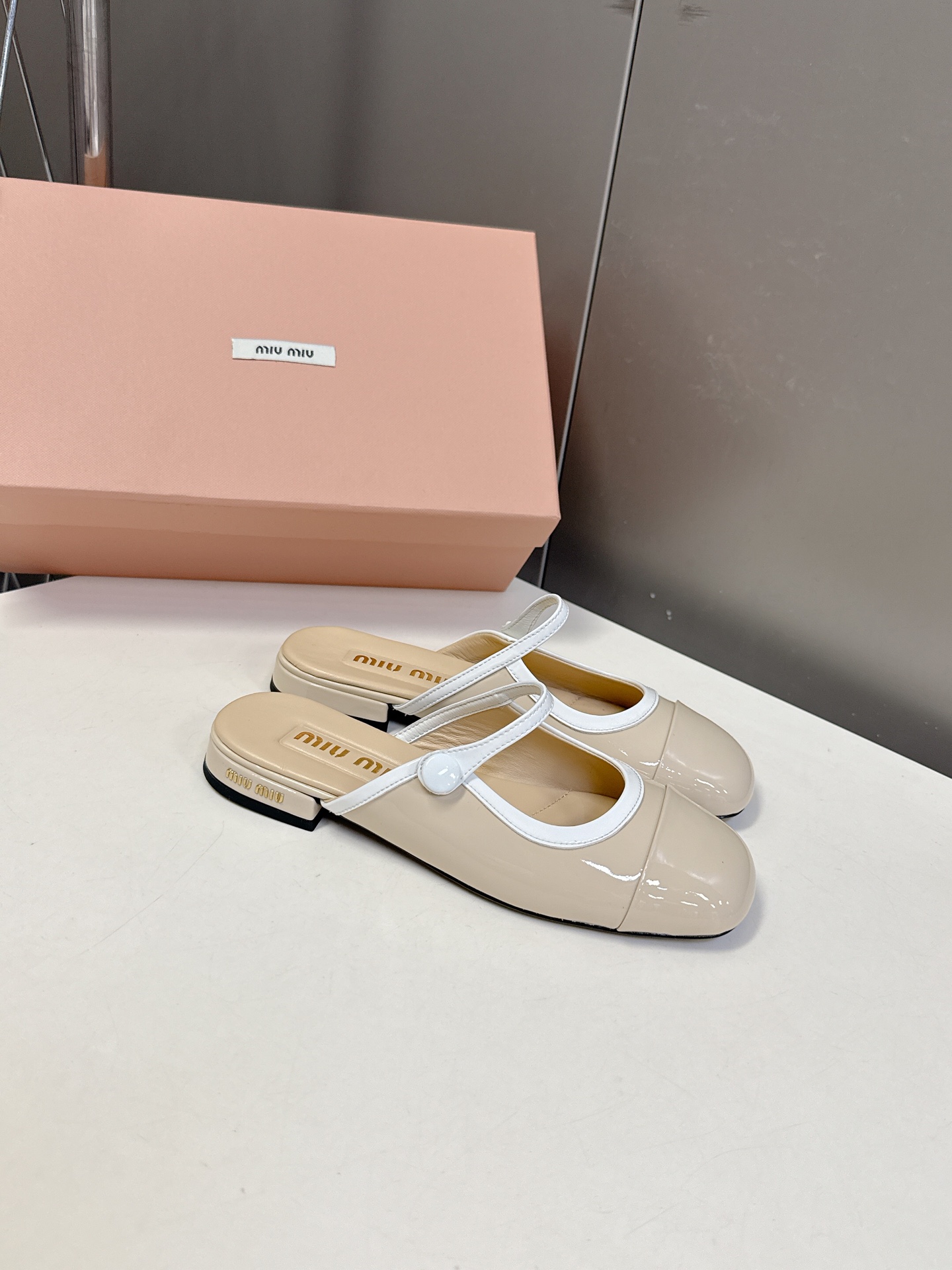 miumiu 미우미우 페이던트 가죽 펌프스 뮬 슬리퍼 샌들 여성 구두 신발