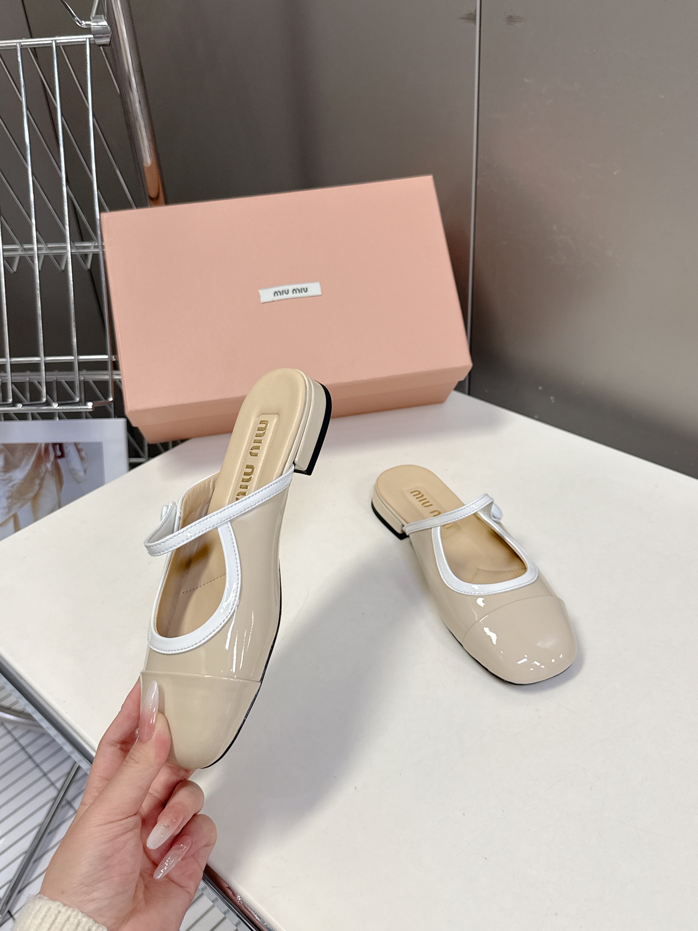 miumiu 미우미우 페이던트 가죽 펌프스 뮬 슬리퍼 샌들 여성 구두 신발