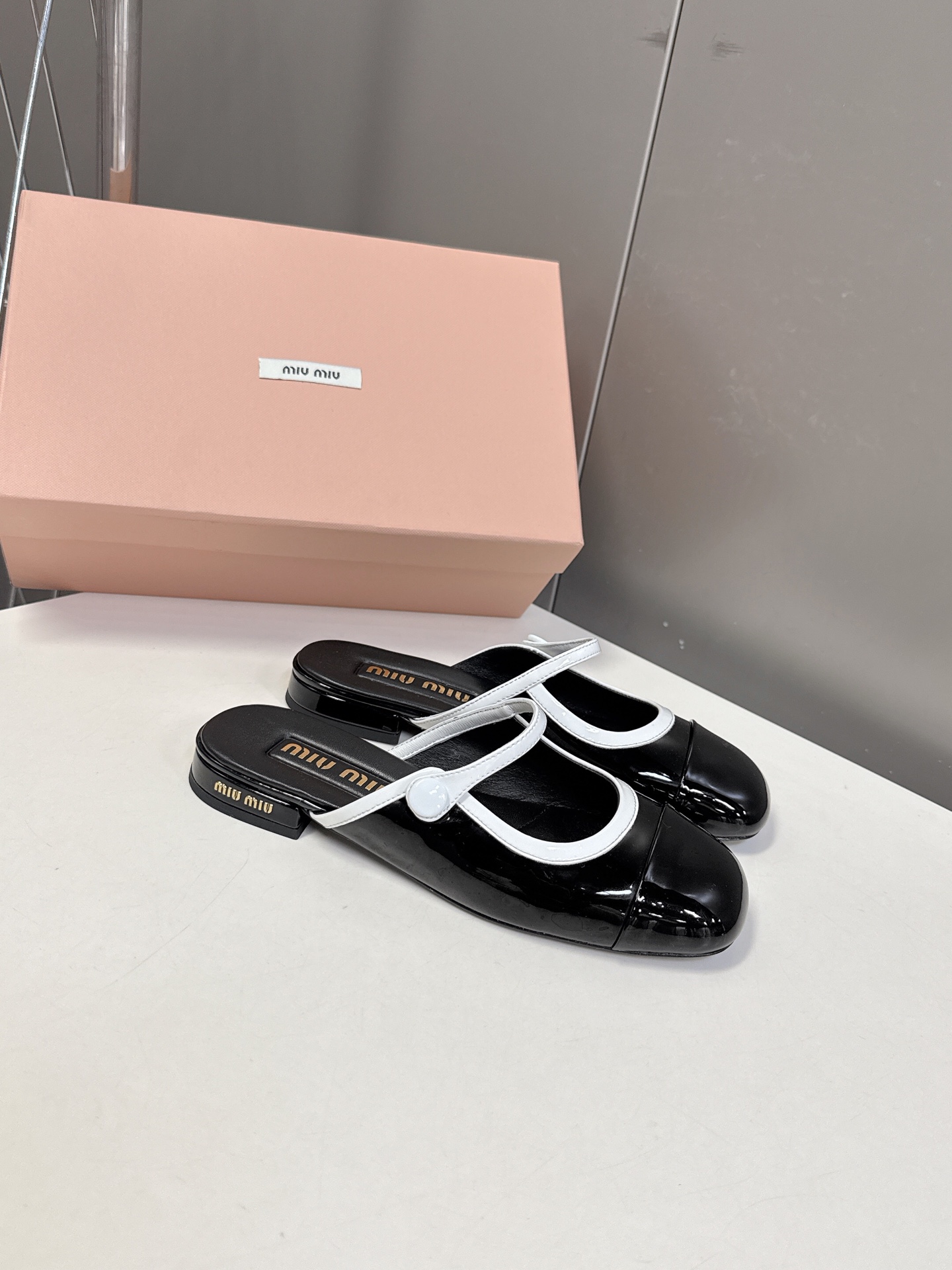 miumiu 미우미우 페이던트 가죽 펌프스 뮬 슬리퍼 샌들 여성 구두 신발