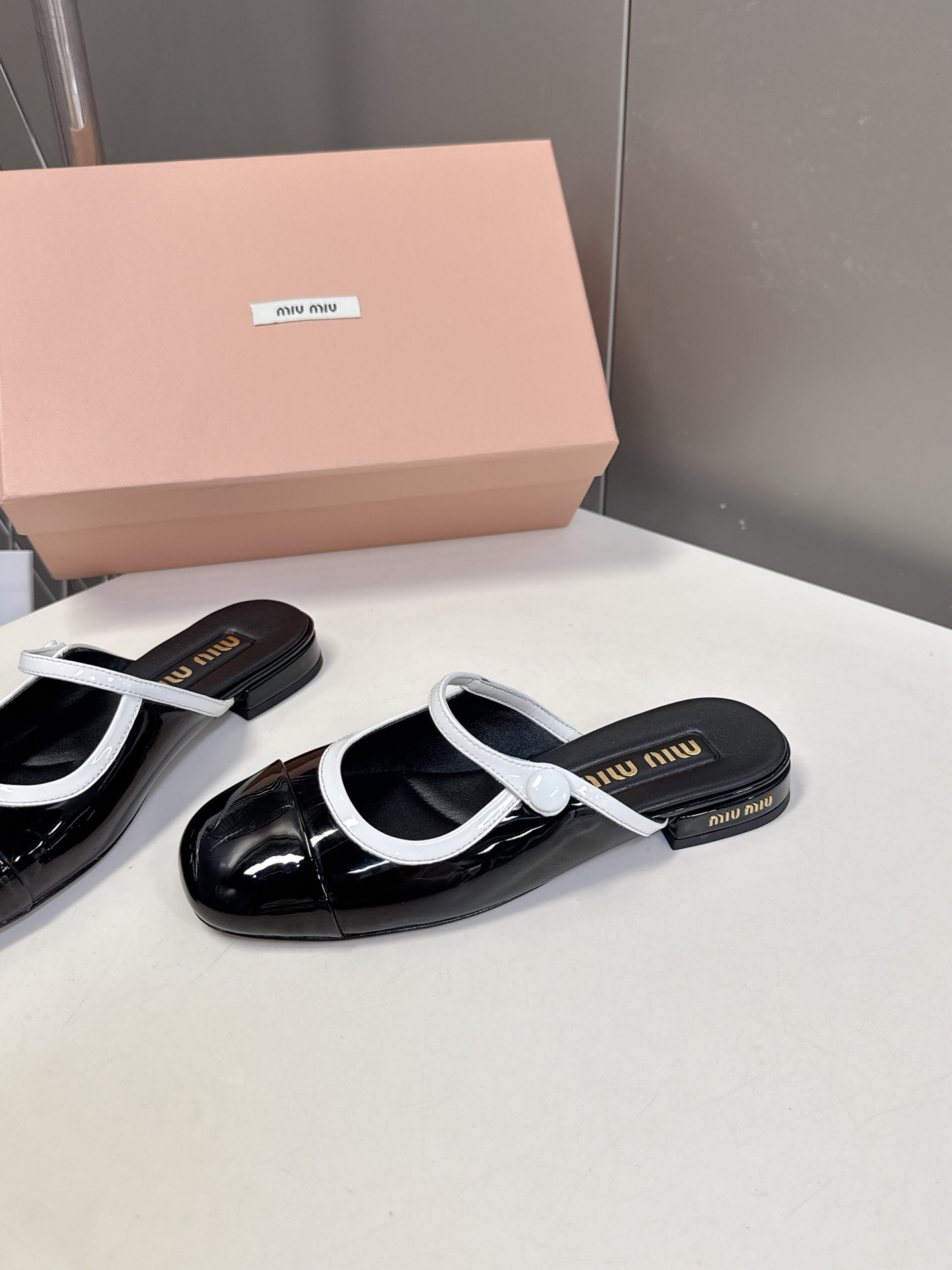 miumiu 미우미우 페이던트 가죽 펌프스 뮬 슬리퍼 샌들 여성 구두 신발