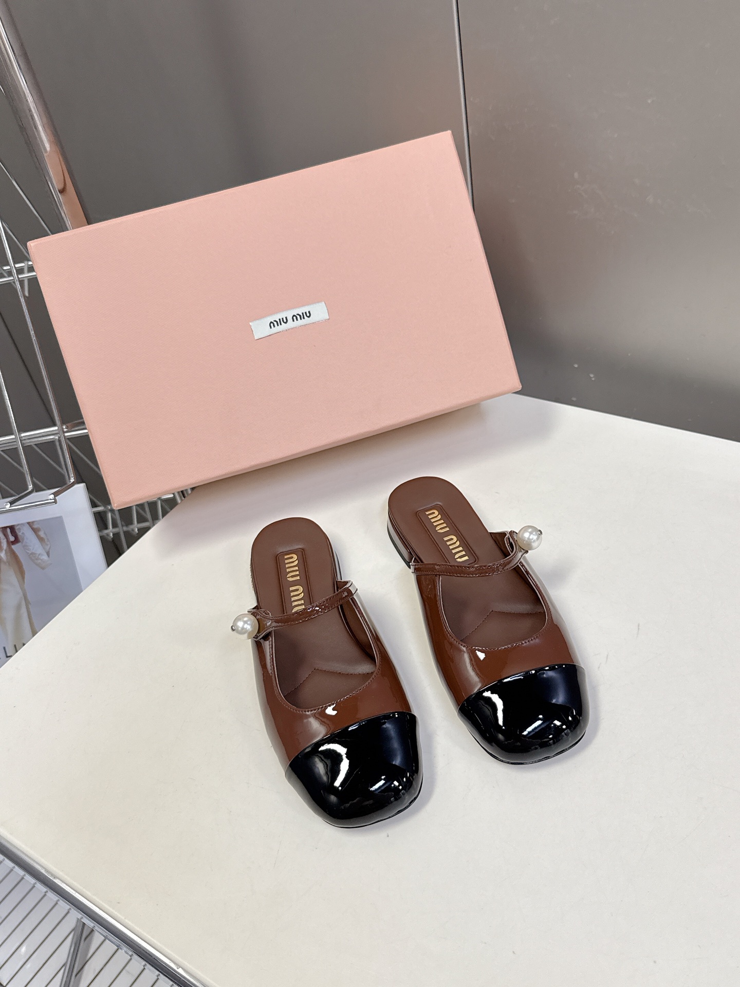 miumiu 미우미우 페이던트 가죽 펌프스 뮬 슬리퍼 샌들 여성 구두 신발