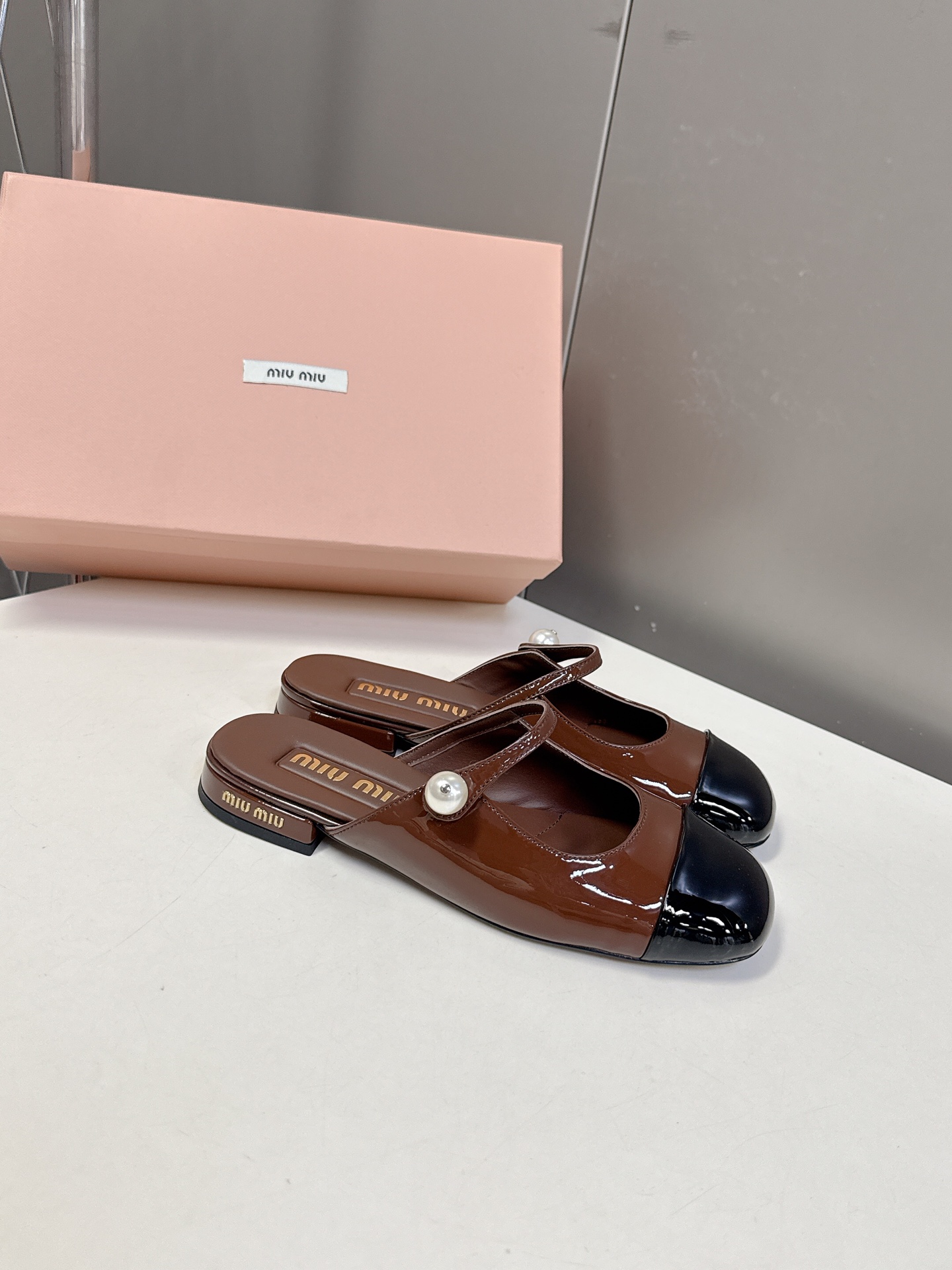 miumiu 미우미우 페이던트 가죽 펌프스 뮬 슬리퍼 샌들 여성 구두 신발