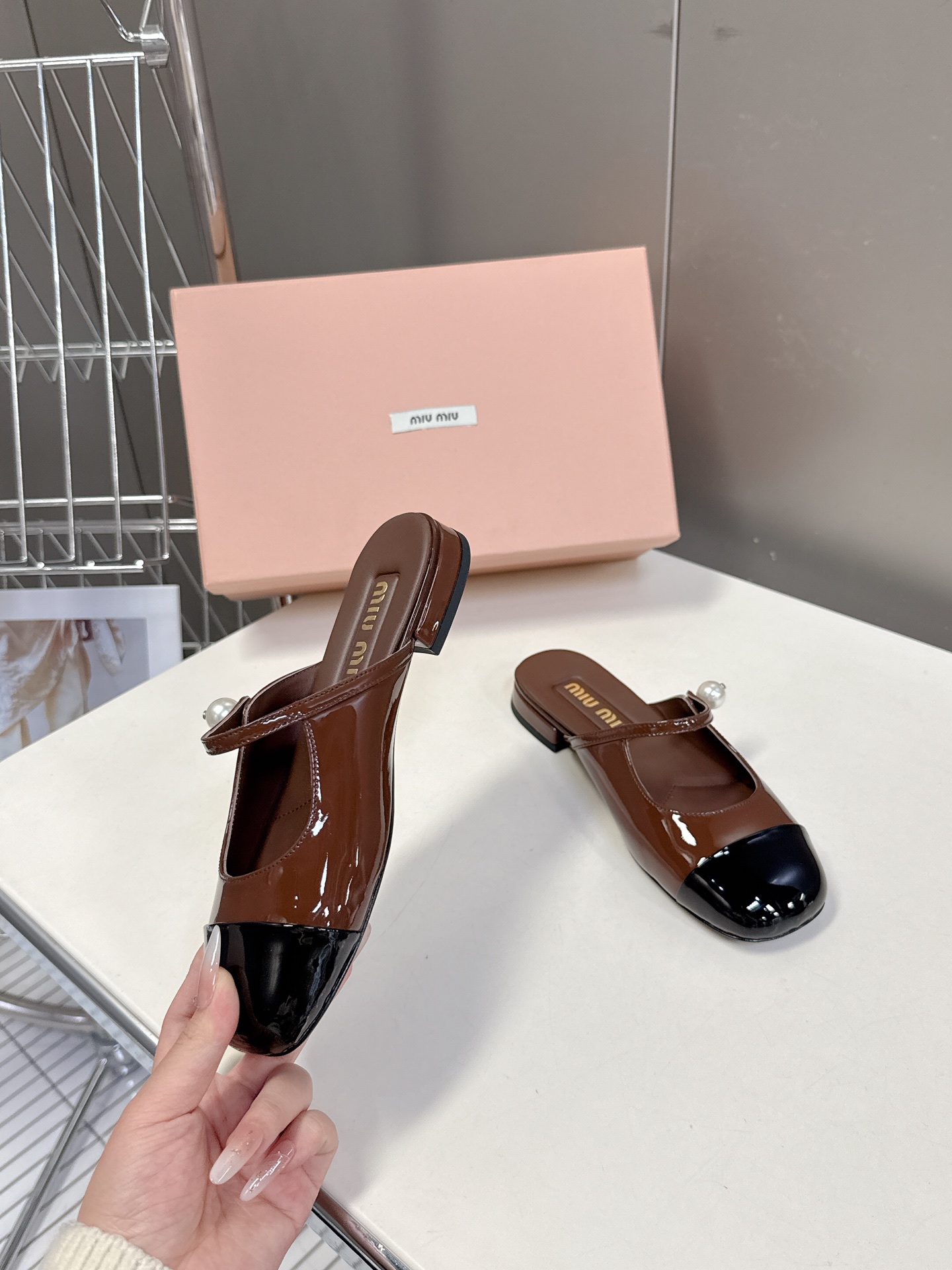 miumiu 미우미우 페이던트 가죽 펌프스 뮬 슬리퍼 샌들 여성 구두 신발