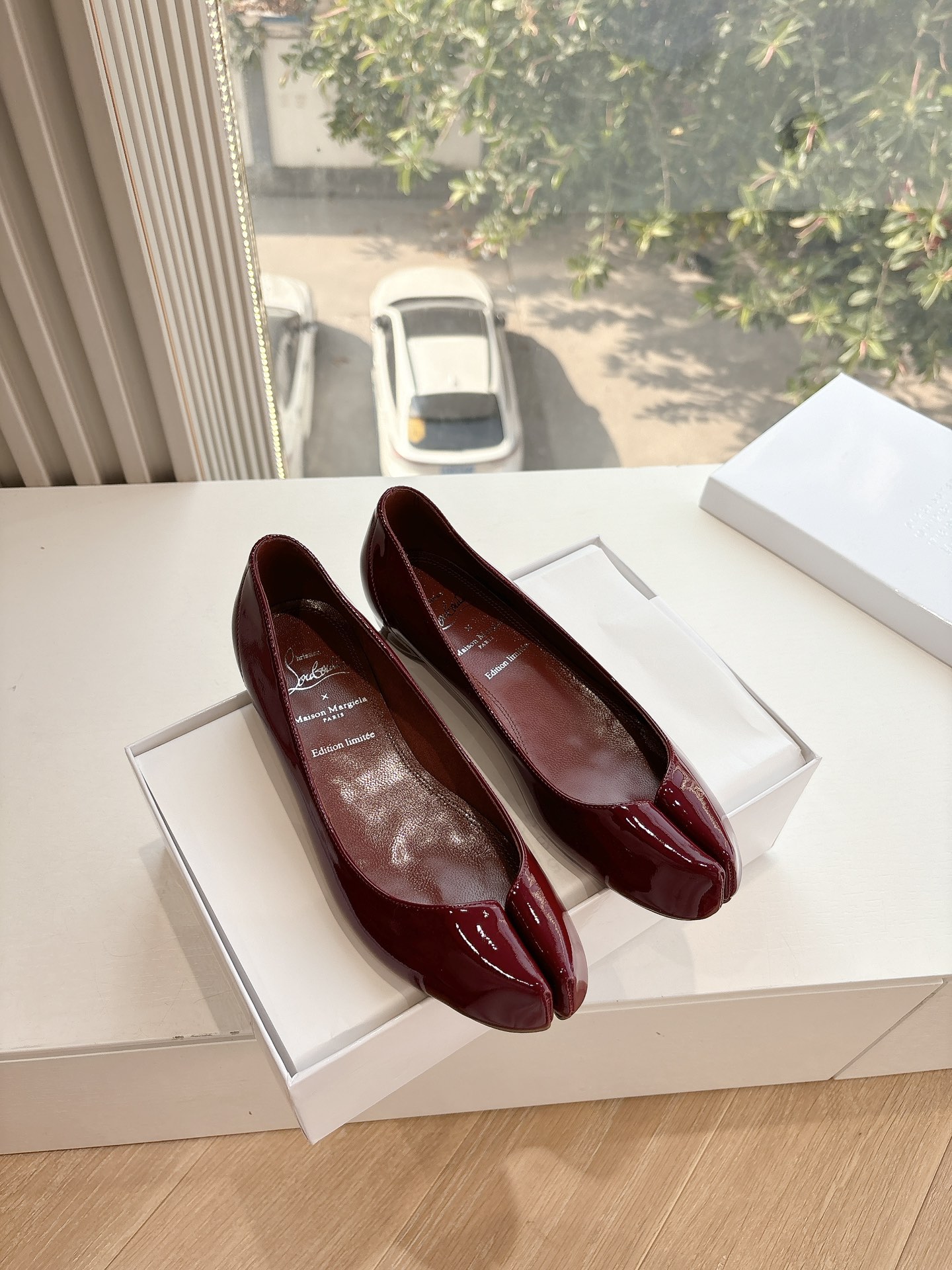 크리스찬 루부탱 X 메종 마르지엘라 콜라보레이션 플랫 슈즈 발레 단화