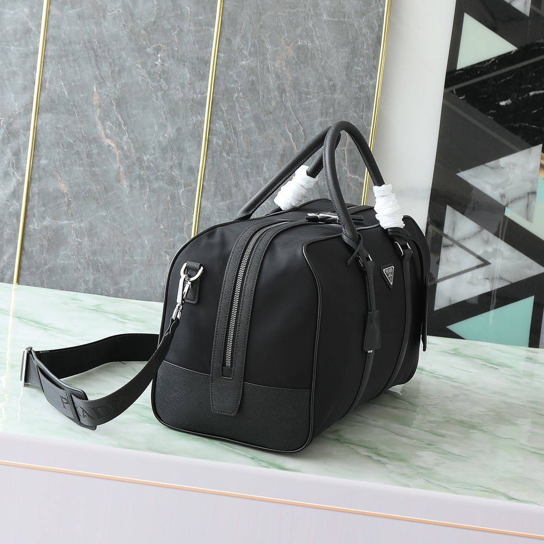 PRADA 프라다 여행용 가방