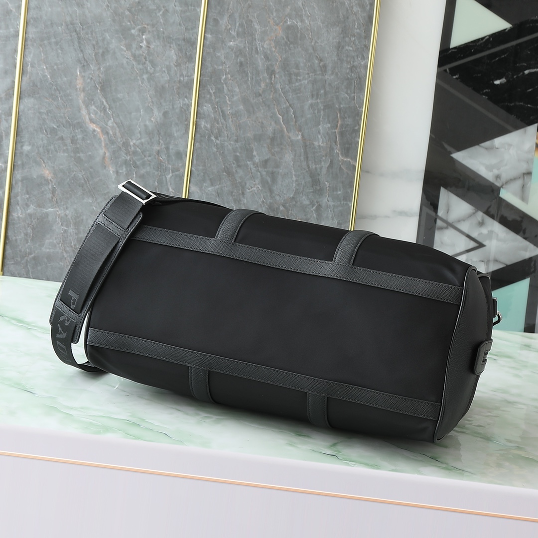 PRADA 프라다 여행용 가방