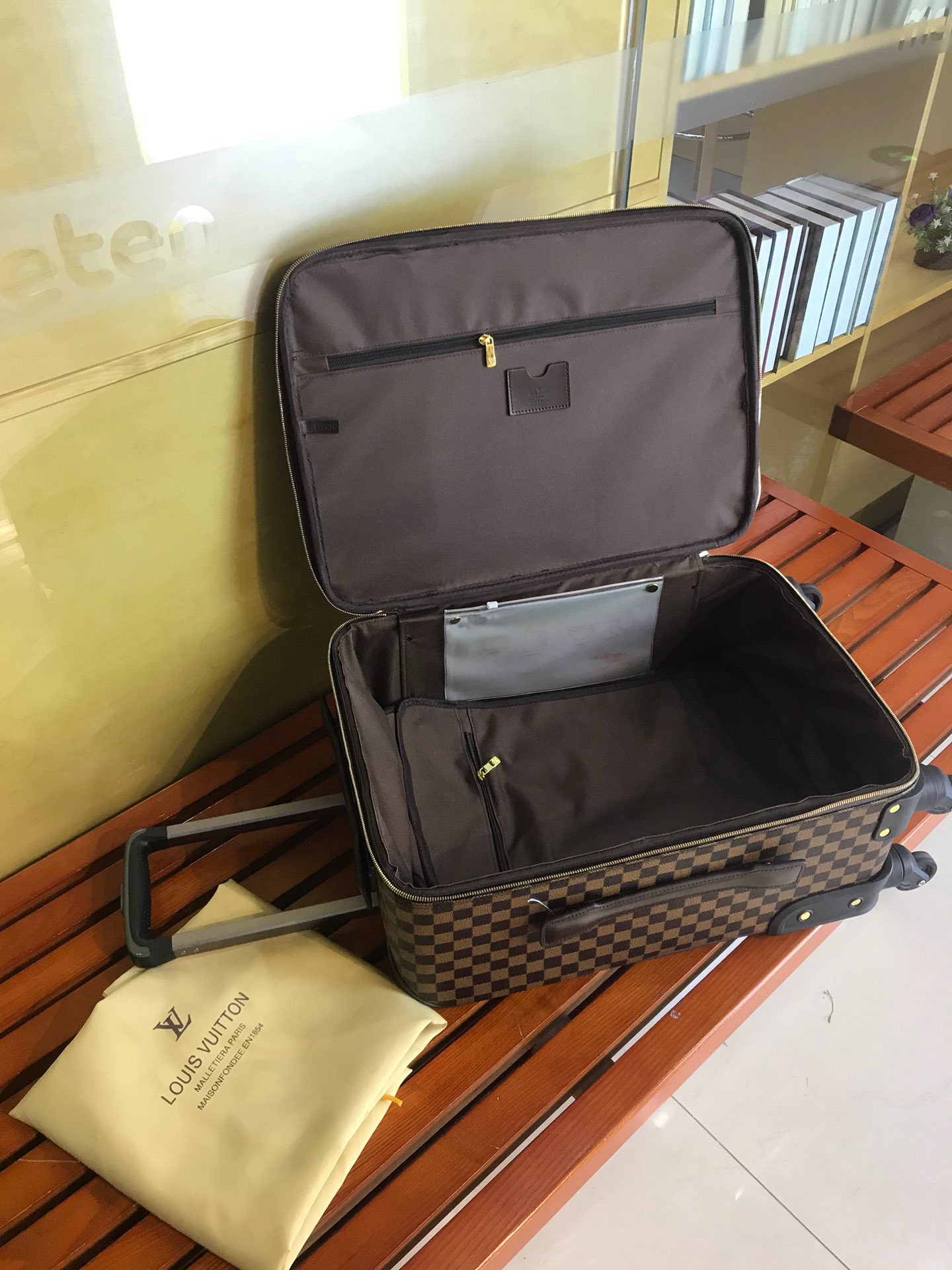 LV 루이비통 캐리어