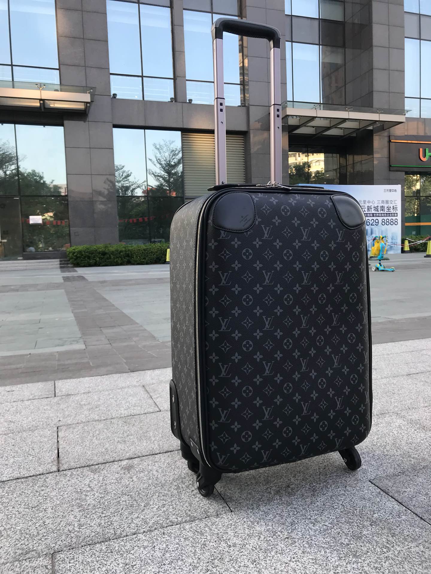 LV 루이비통 캐리어