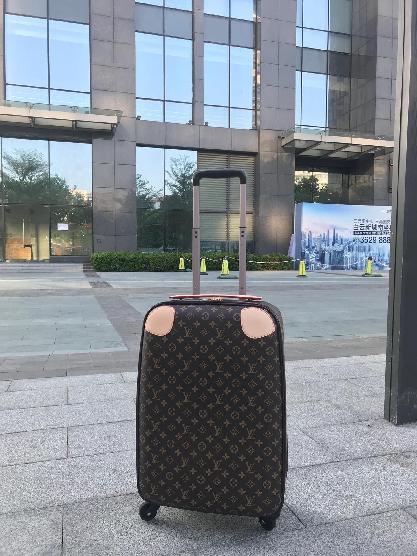 LV 루이비통 캐리어