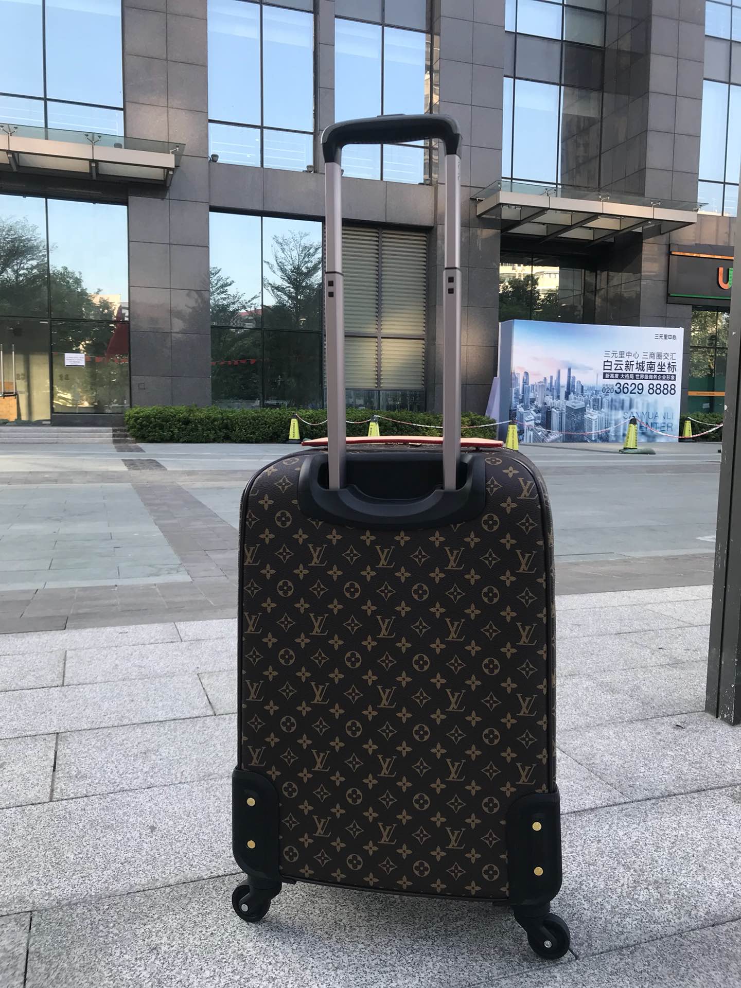 LV 루이비통 캐리어