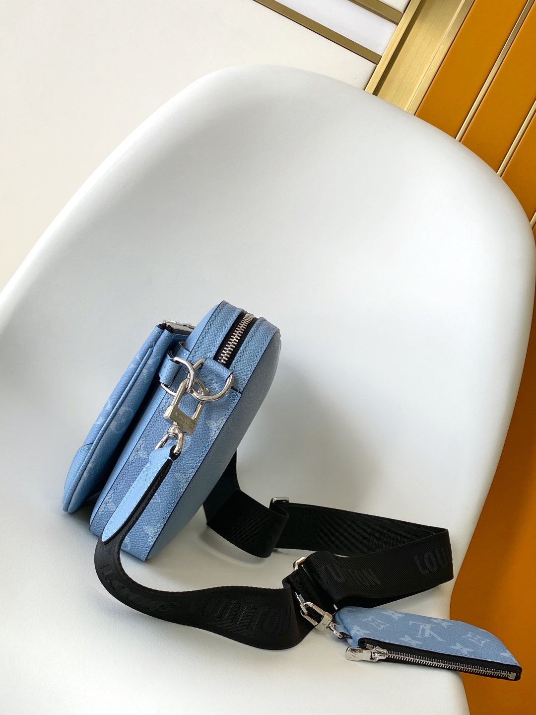 LV 루이비통 크로스백 메신저백 가방