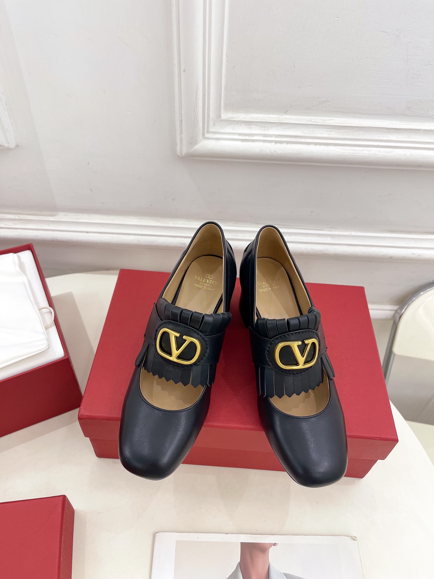 Valentino 발렌티노 V 버클 태슬 펀칭 구두 신발