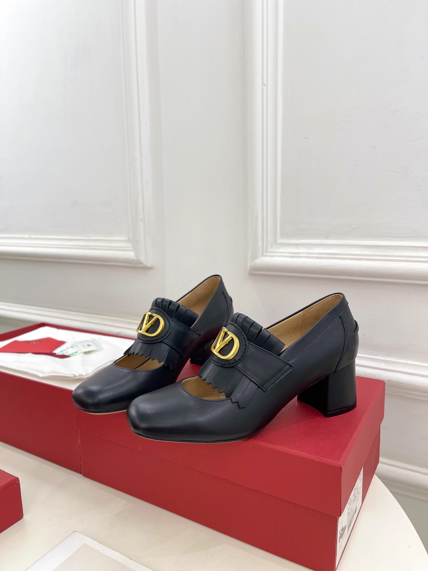 Valentino 발렌티노 V 버클 태슬 펀칭 구두 신발