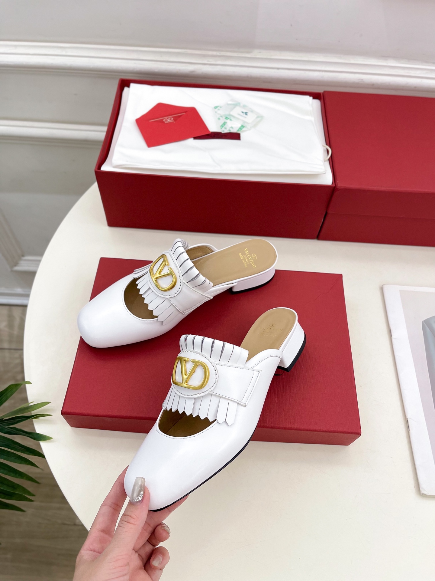 Valentino 발렌티노 V 버클 태슬 펀칭 샌들 슬리퍼 신발