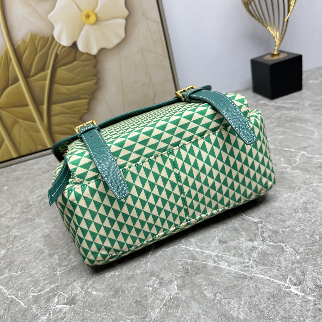 PRADA 프라다 메신저백 크로스백 가방