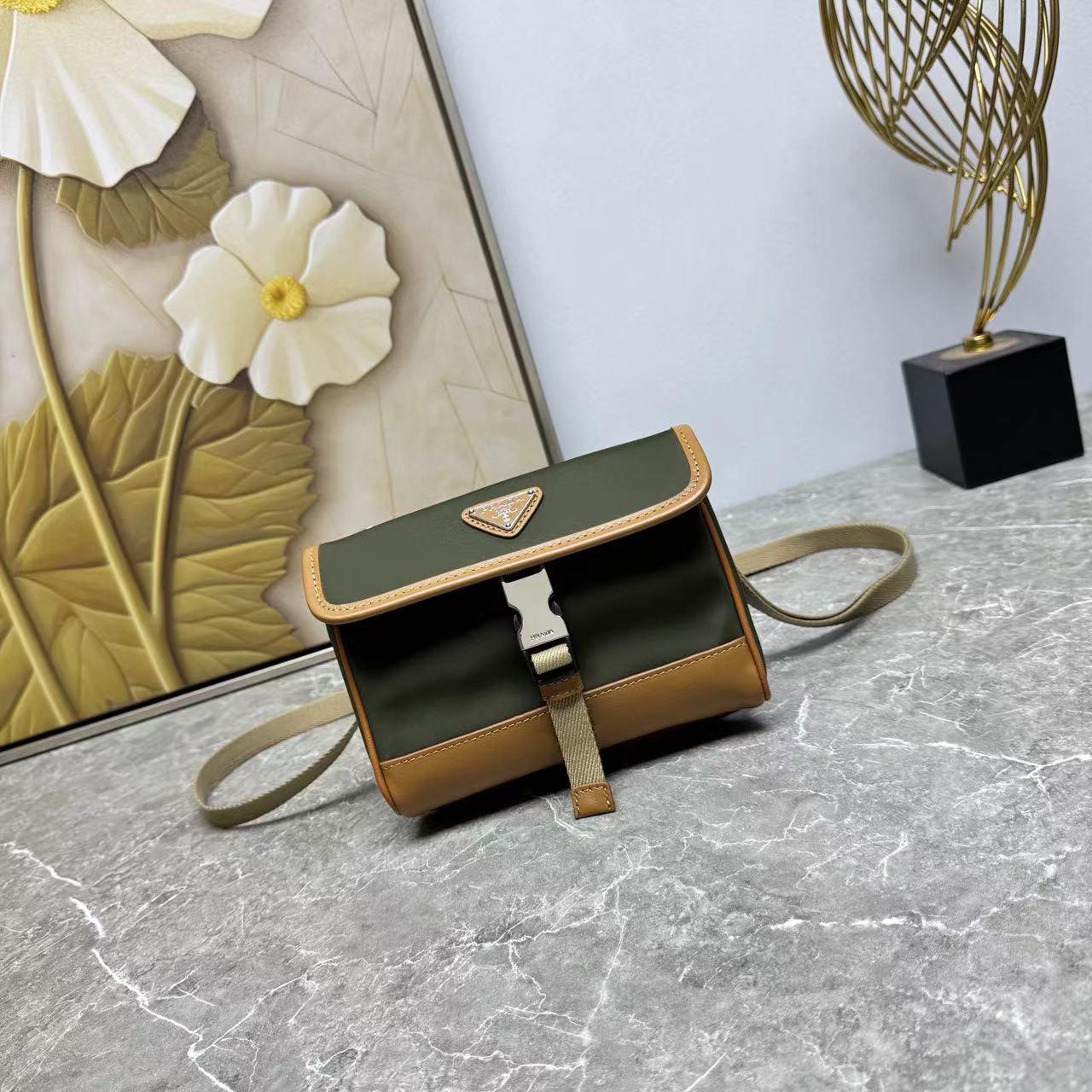 PRADA 프라다 미니 크로스백 가방