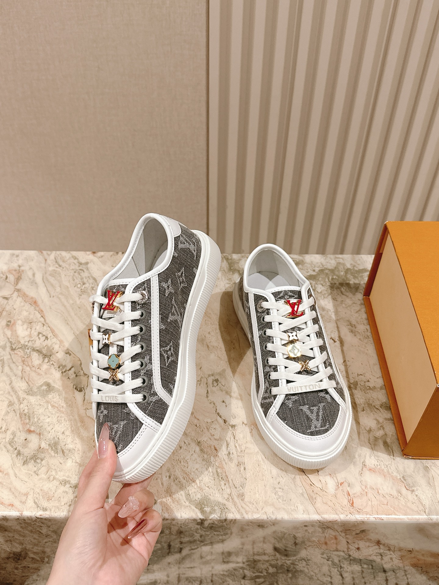 LV 루이비통 스니커즈 운동화 신발