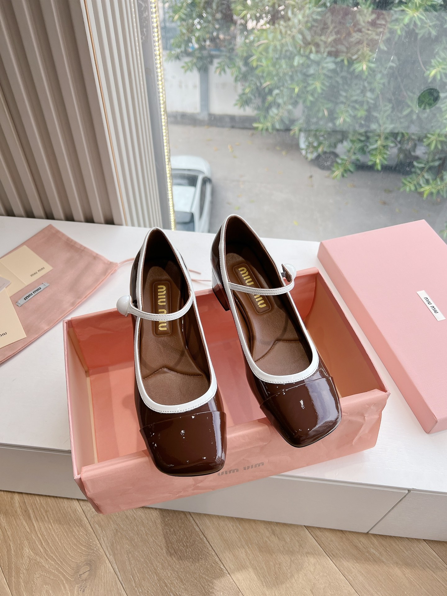 miumiu 미우미우 통굽 플랫 슈즈 단화 신발