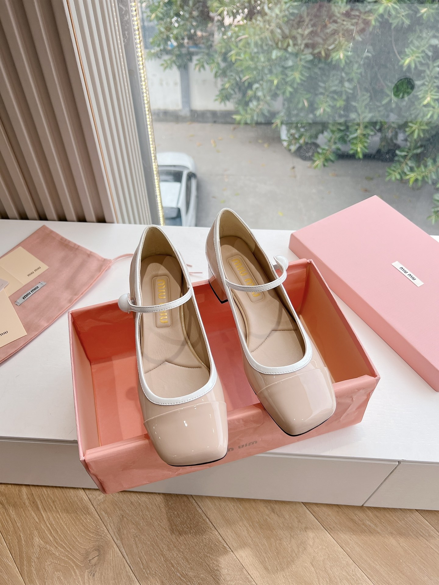 miumiu 미우미우 통굽 플랫 슈즈 단화 신발