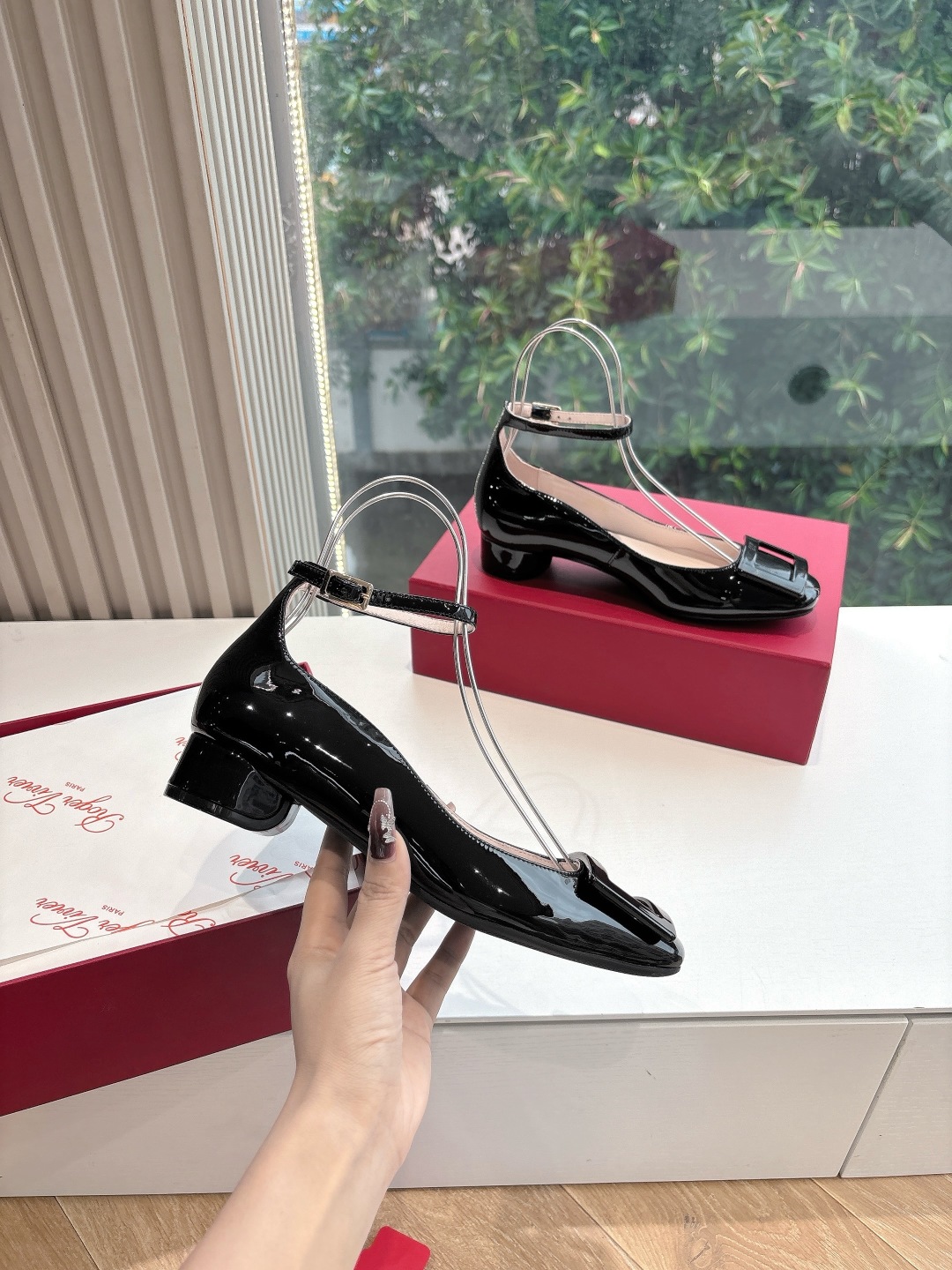 Roger Vivier RV 로저 비비에 플랫슈즈 통굽 구두 단화 신발