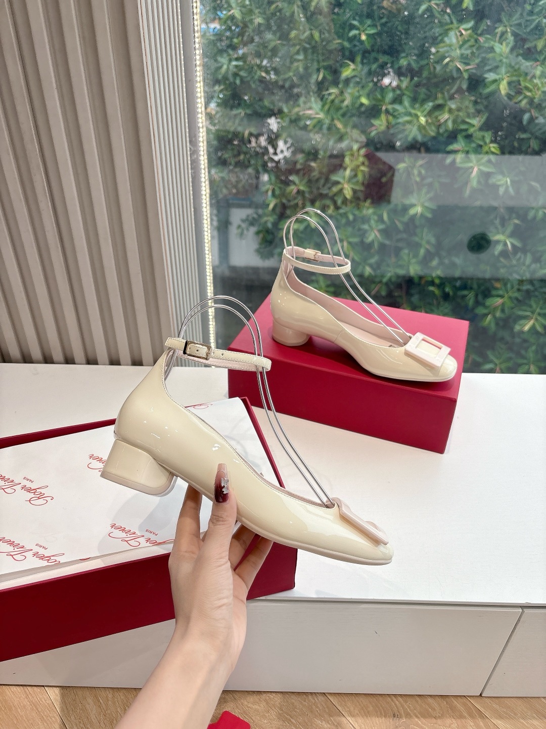 Roger Vivier RV 로저 비비에 플랫슈즈 통굽 구두 단화 신발