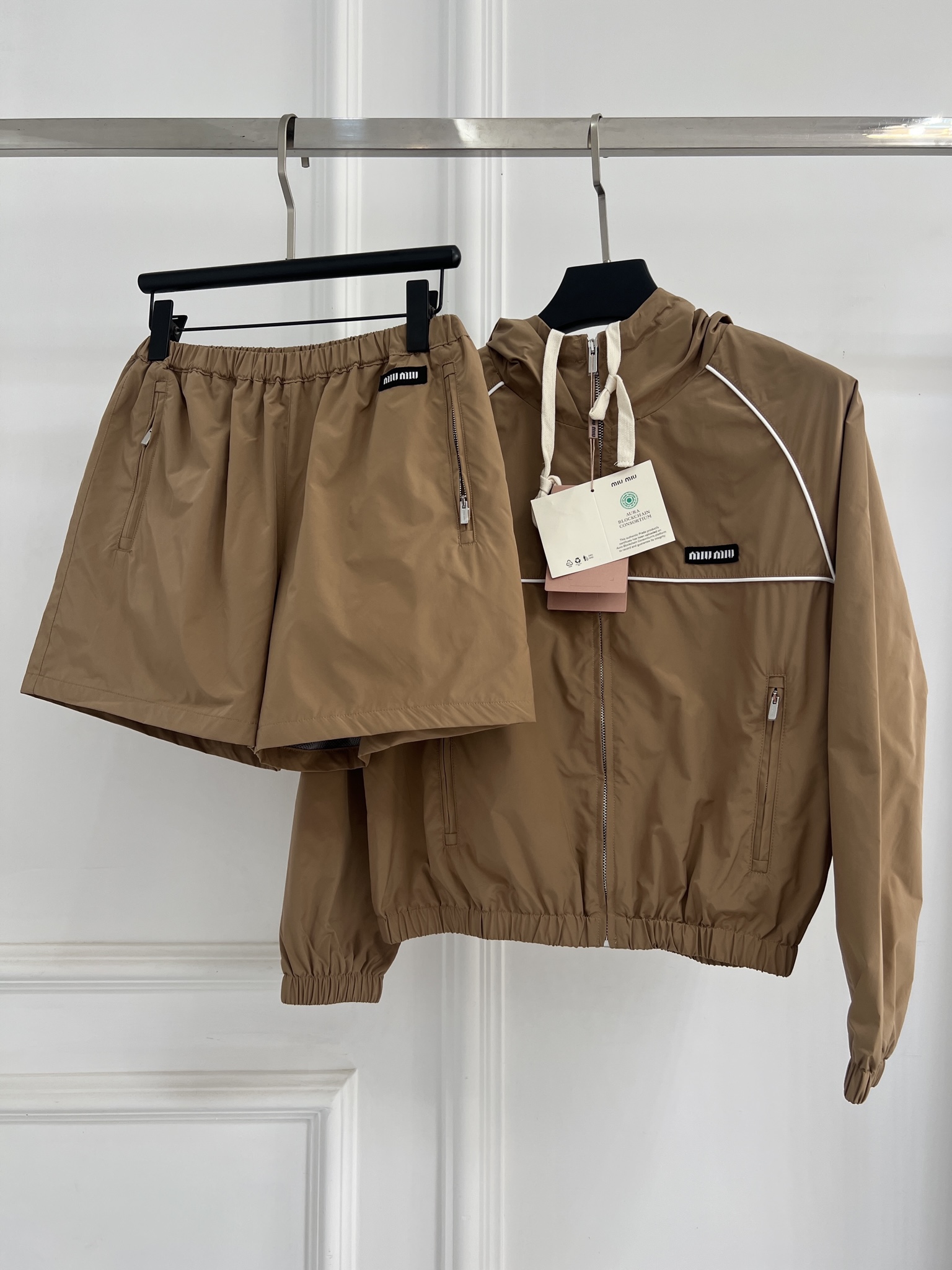 miumiu 미우미우 후드집업 점퍼 자켓 + 반바지 팬츠 세트 의류