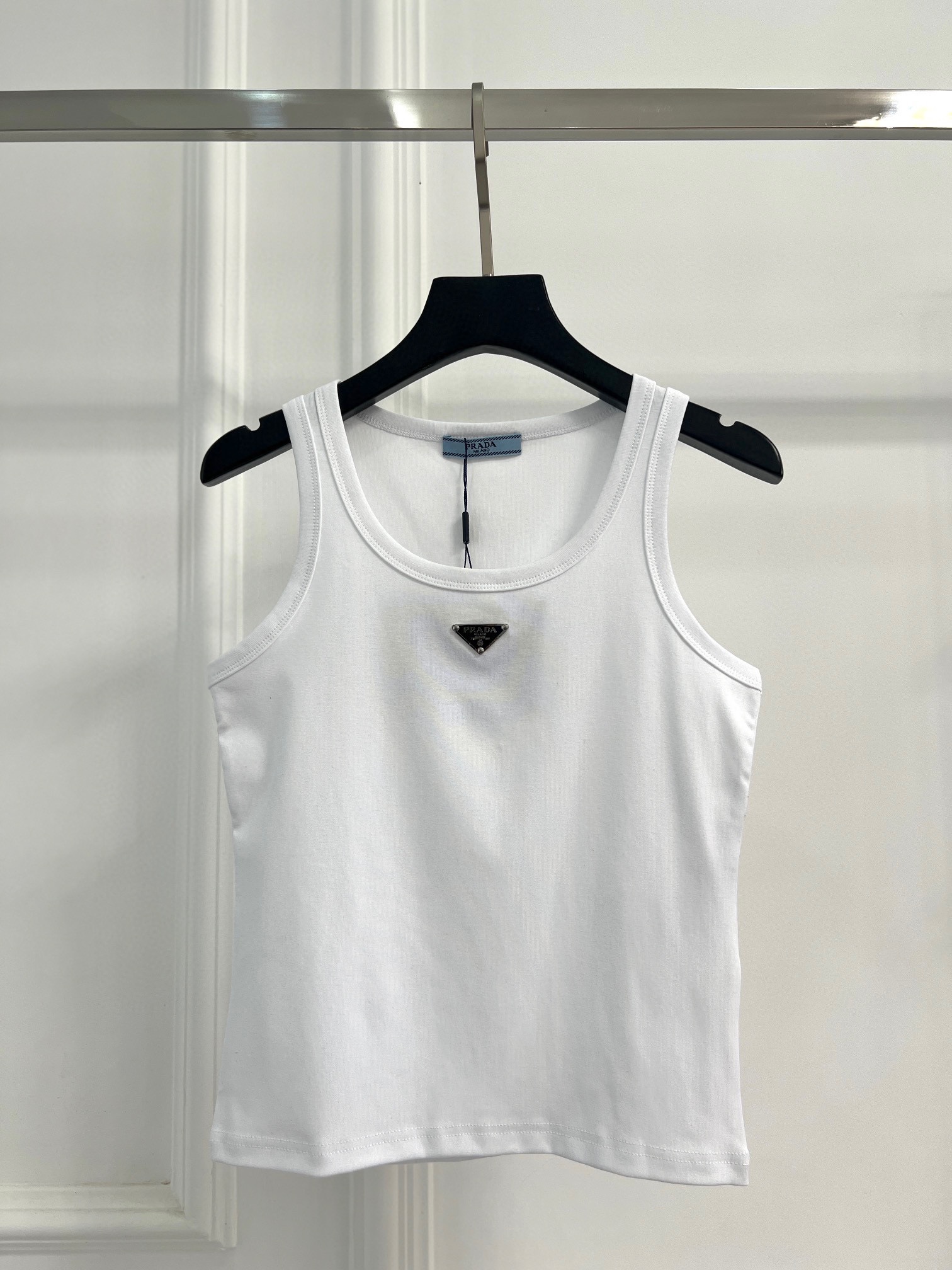 PRADA 프라다 민소매 나시 의류