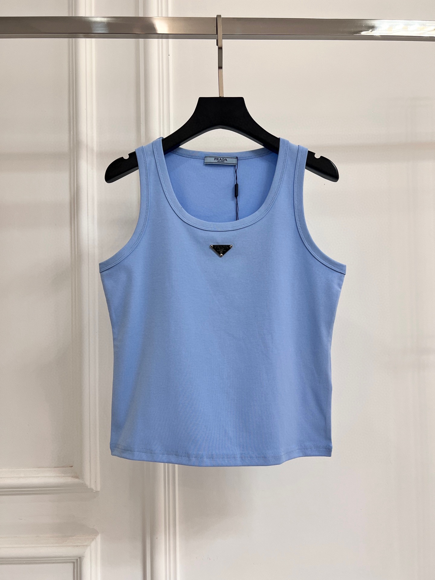 PRADA 프라다 민소매 나시 의류