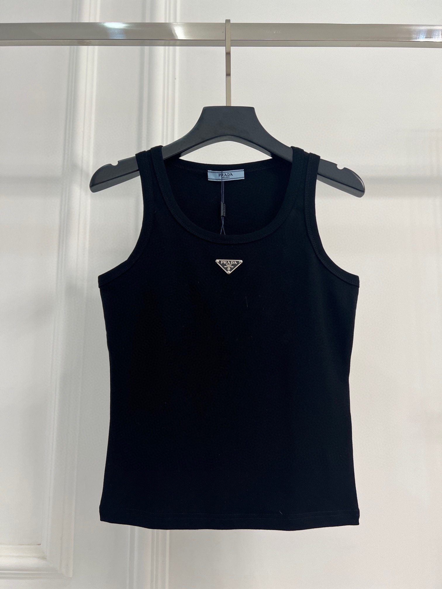 PRADA 프라다 민소매 나시 의류