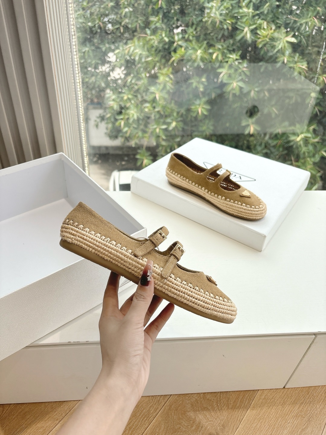 PRADA 프라다 삼각 버클 에스파듀 샌들 신발