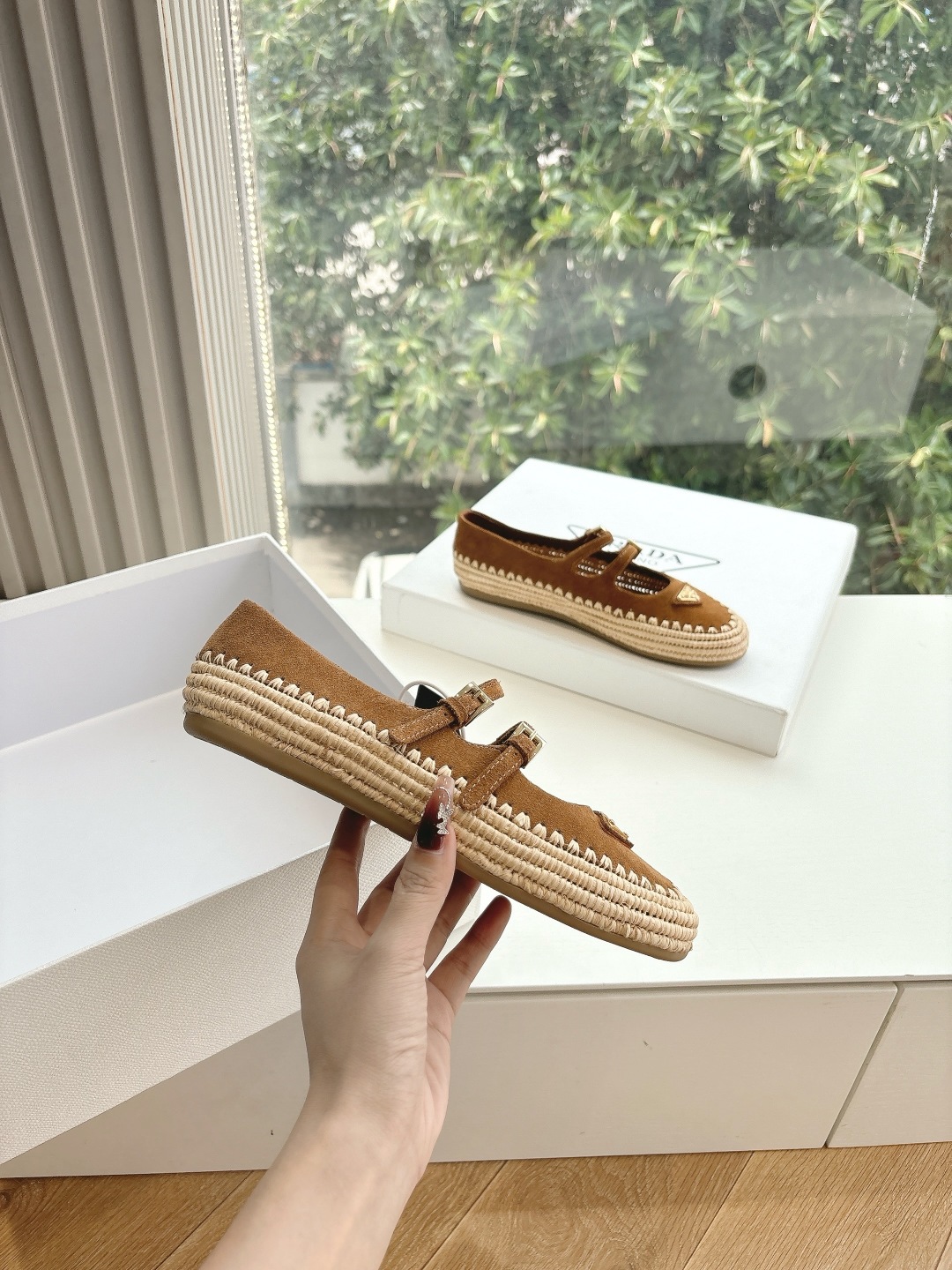 PRADA 프라다 삼각 버클 에스파듀 샌들 신발