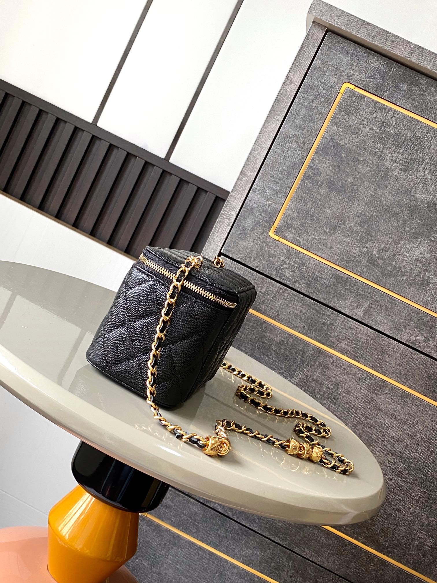 CHANEL 25C 신상 골드 비즈 박스백 가방