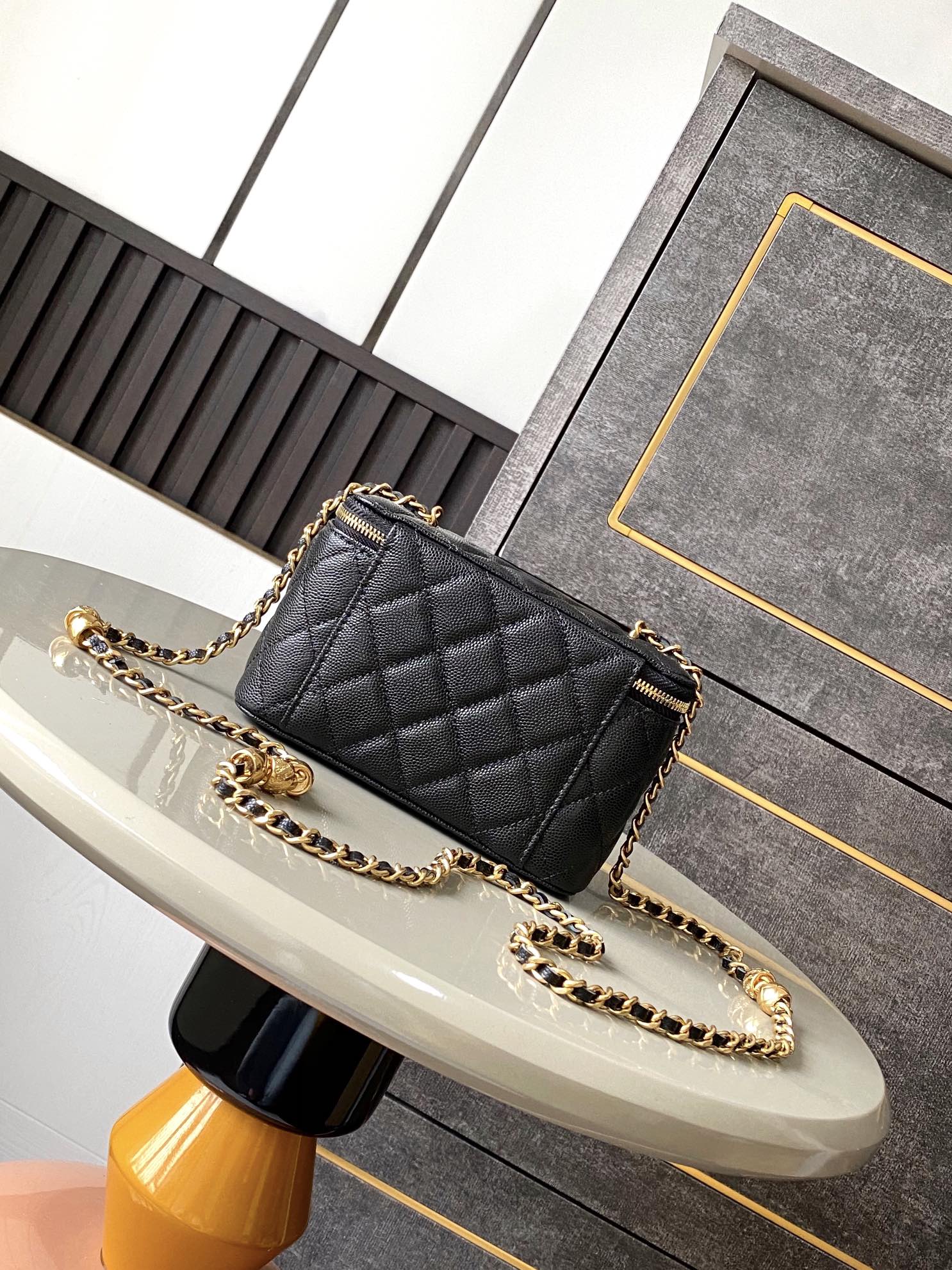 CHANEL 25C 신상 골드 비즈 박스백 가방