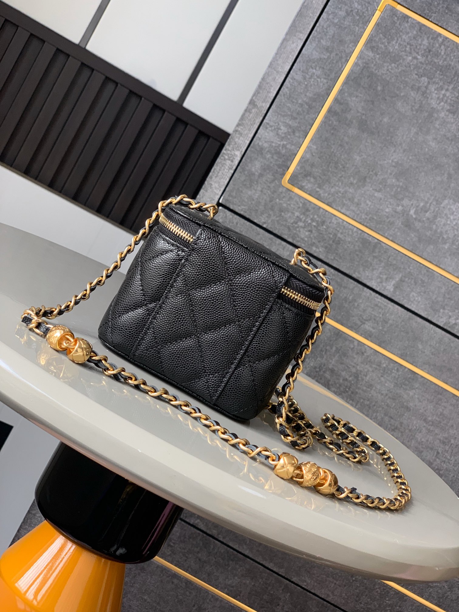 CHANEL 샤넬 25C 골드 비즈 메탈 클러치백