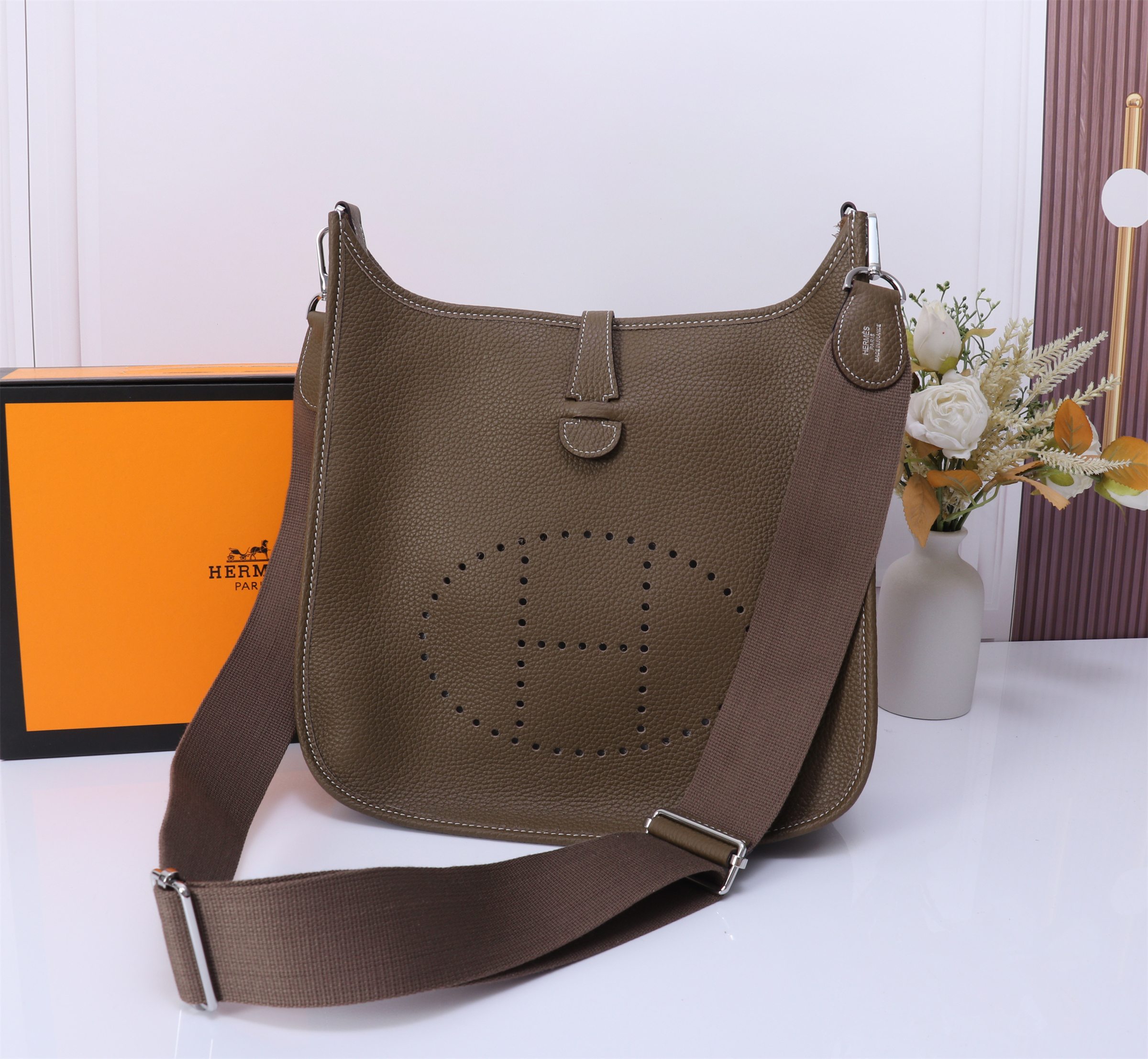 HERMES 에르메스 크로스백 실버 가방