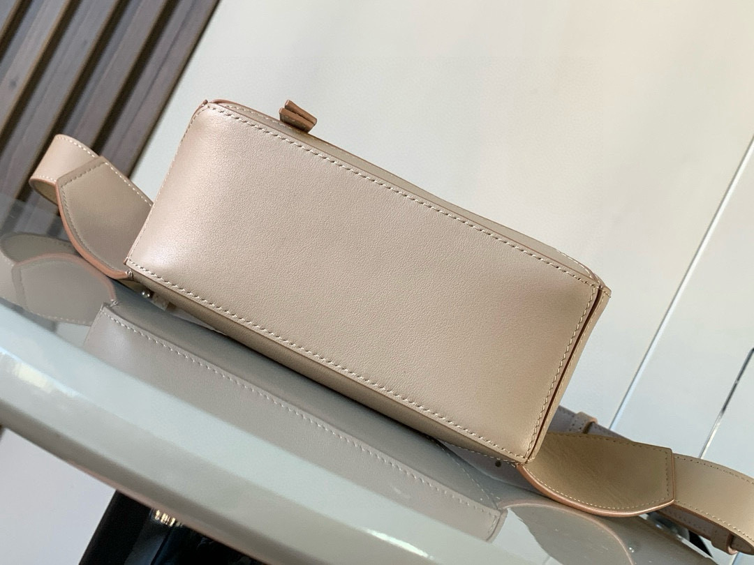 Loewe 로에베 Puzzle 퍼즐백 힙색 가방