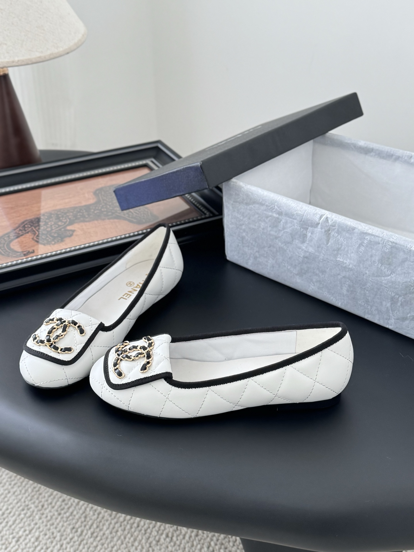 Chanel 샤넬 25K 신상 까멜리아 플랫 슈즈 단화 신발